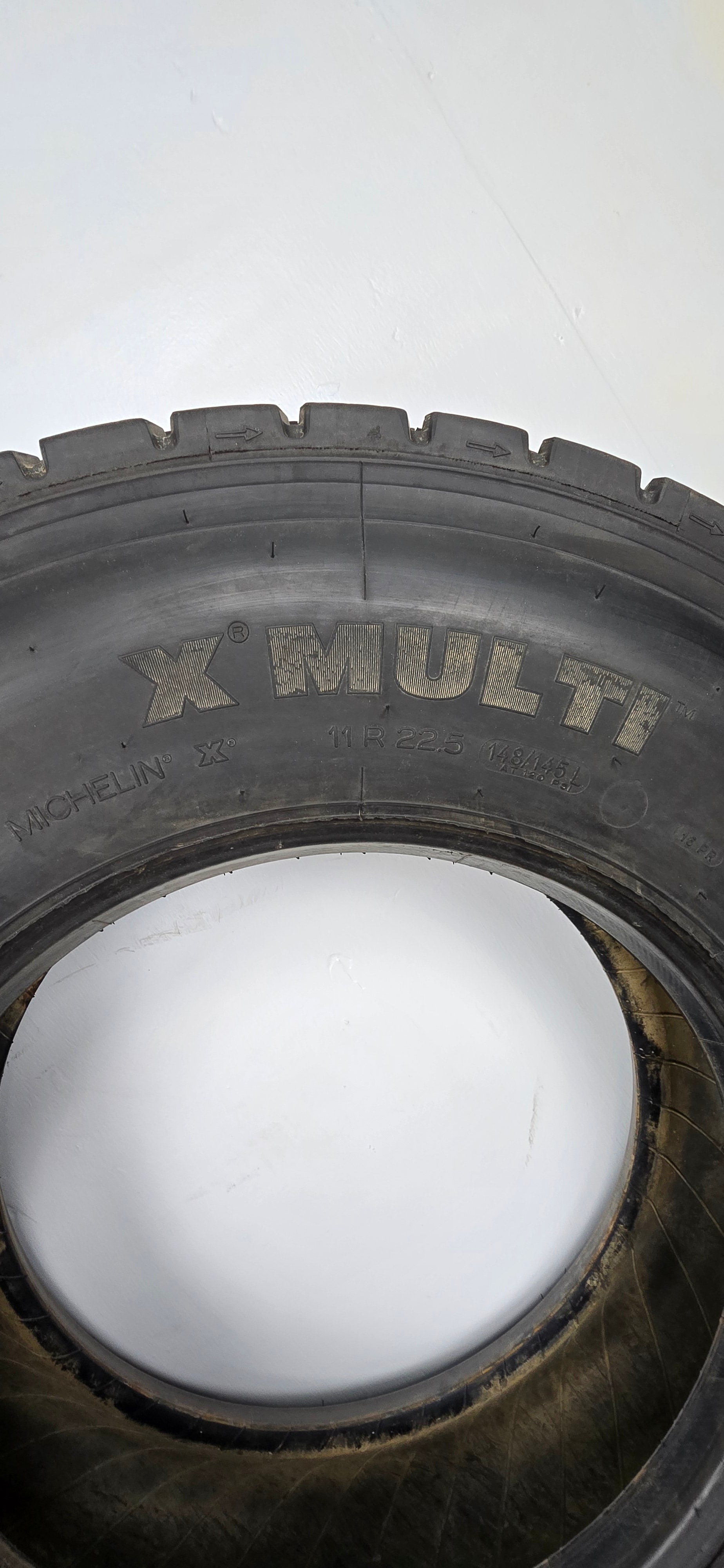11R22.5 Michelin Multi D Used