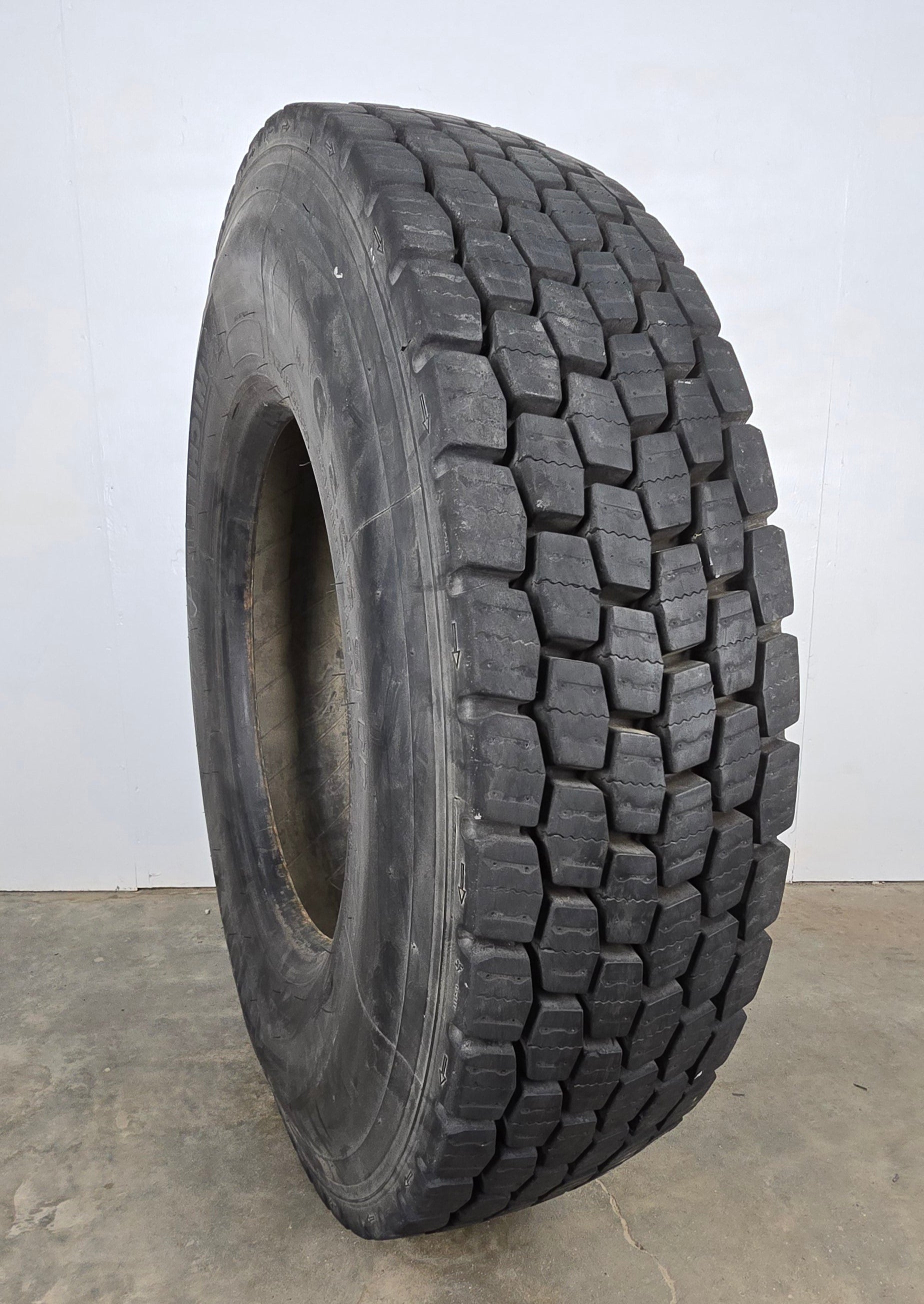 11R22.5 Michelin Multi D Used