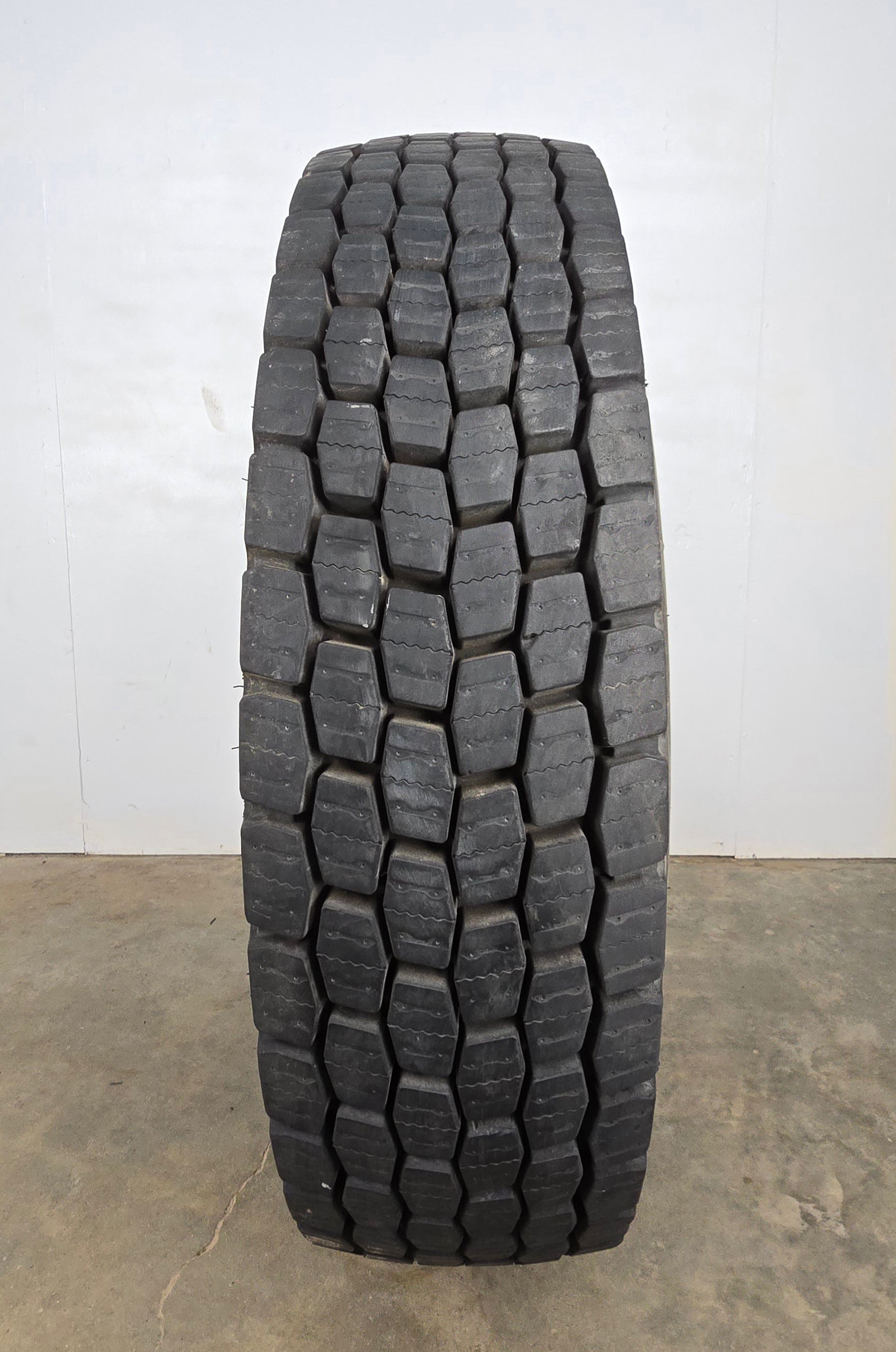 11R22.5 Michelin Multi D Used