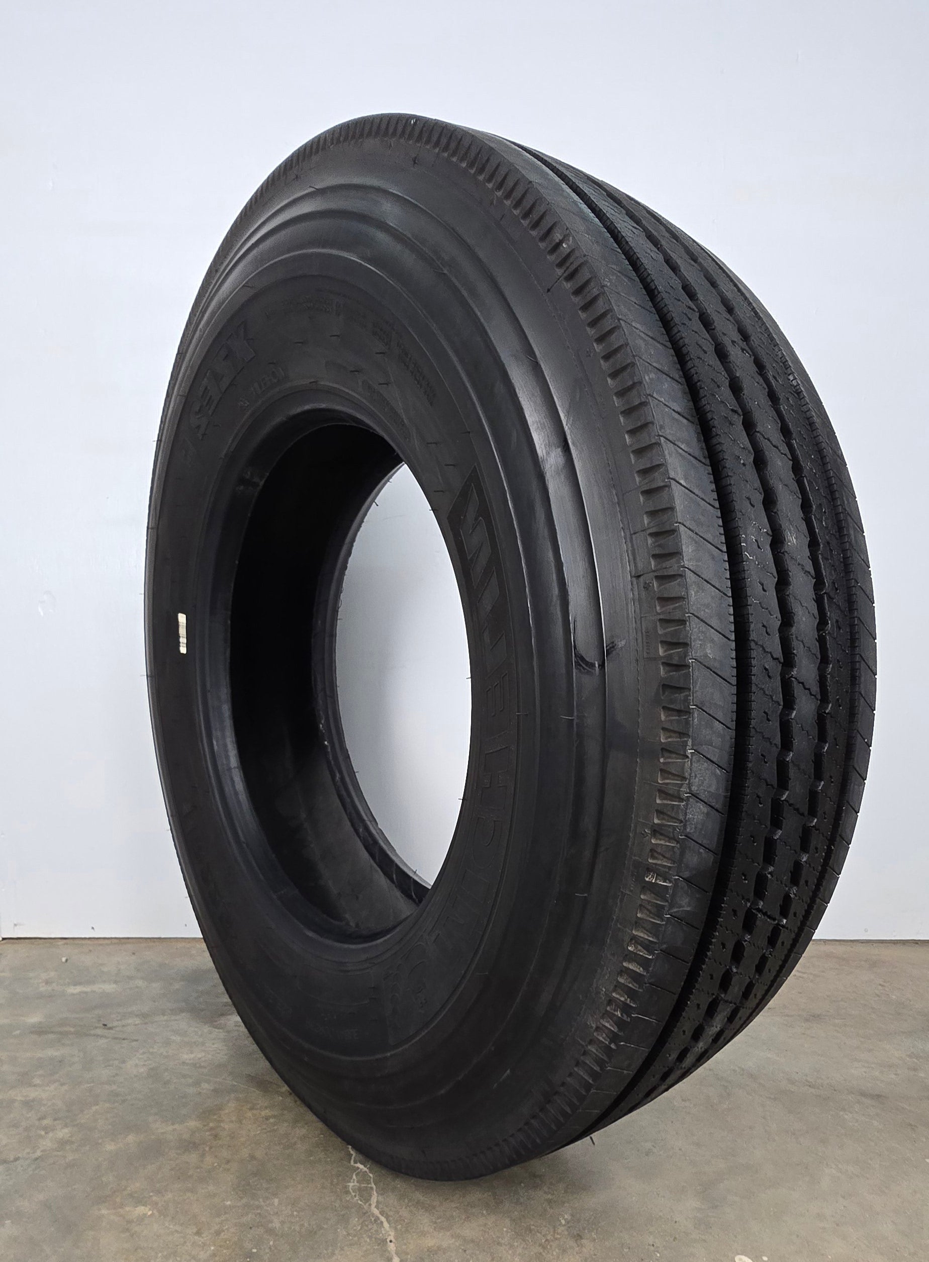11R22.5 Michelin XZE2 Used