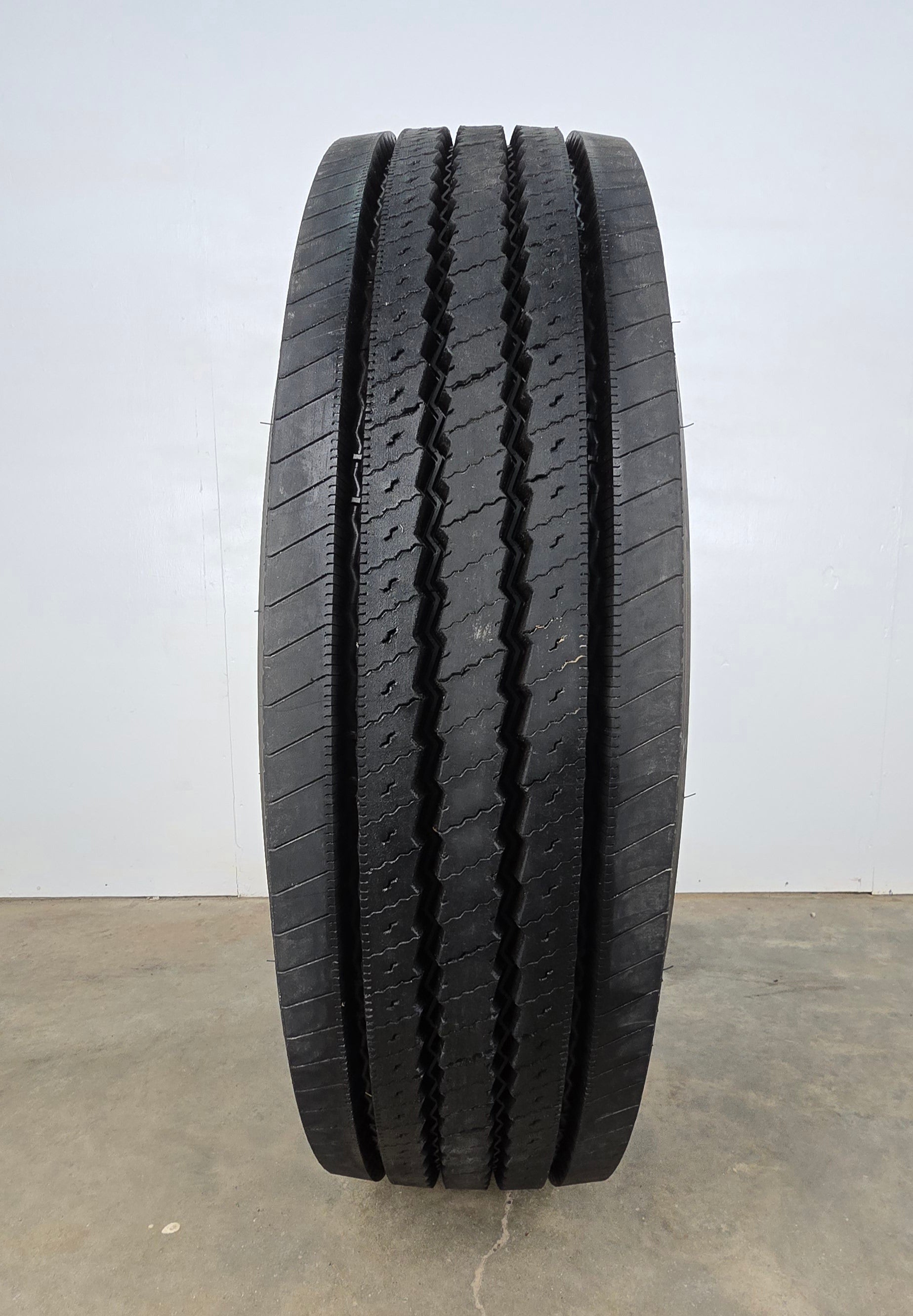 11R22.5 Michelin XZE2 Used