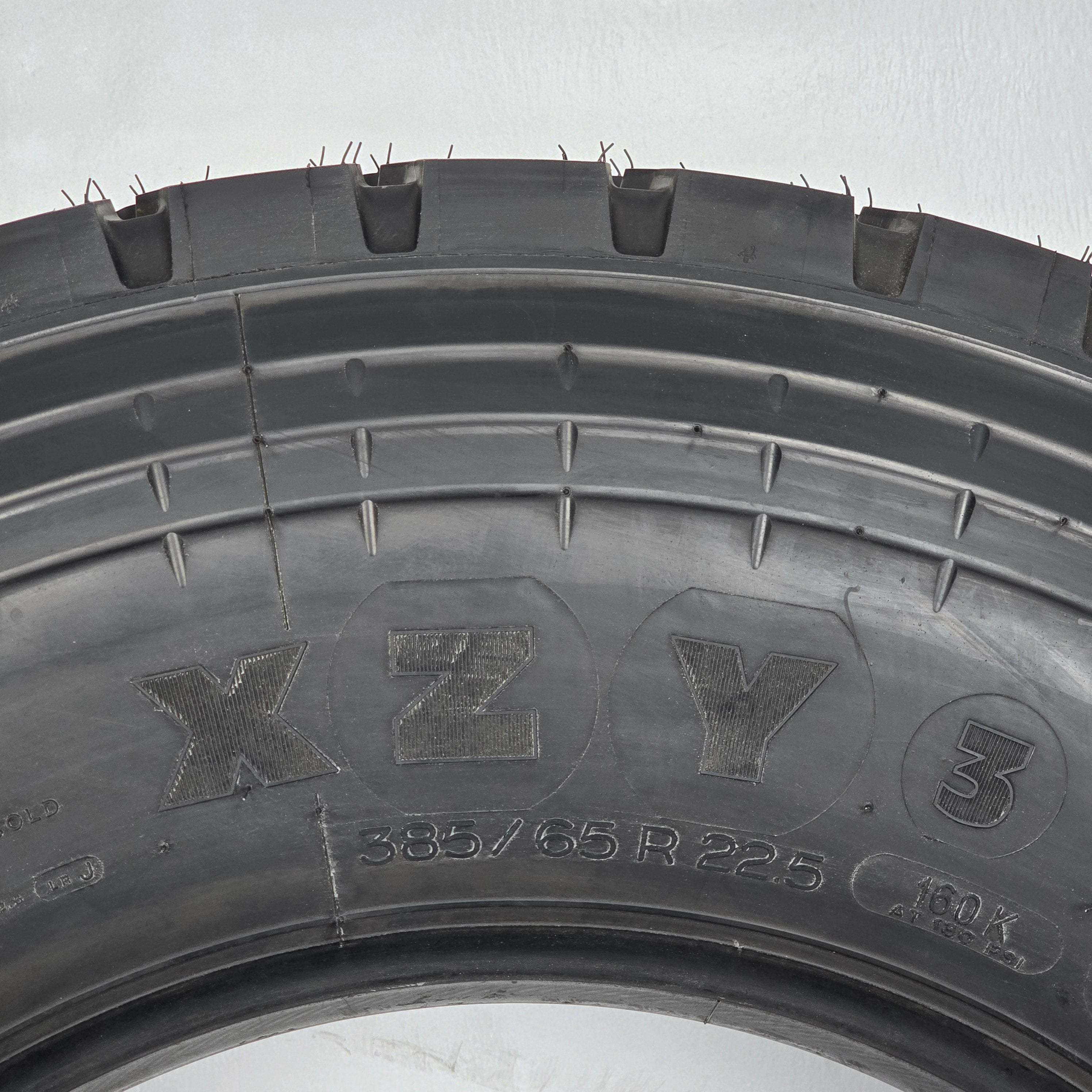 385/65R22.5 Michelin XZY3 Commercial Truck Tire