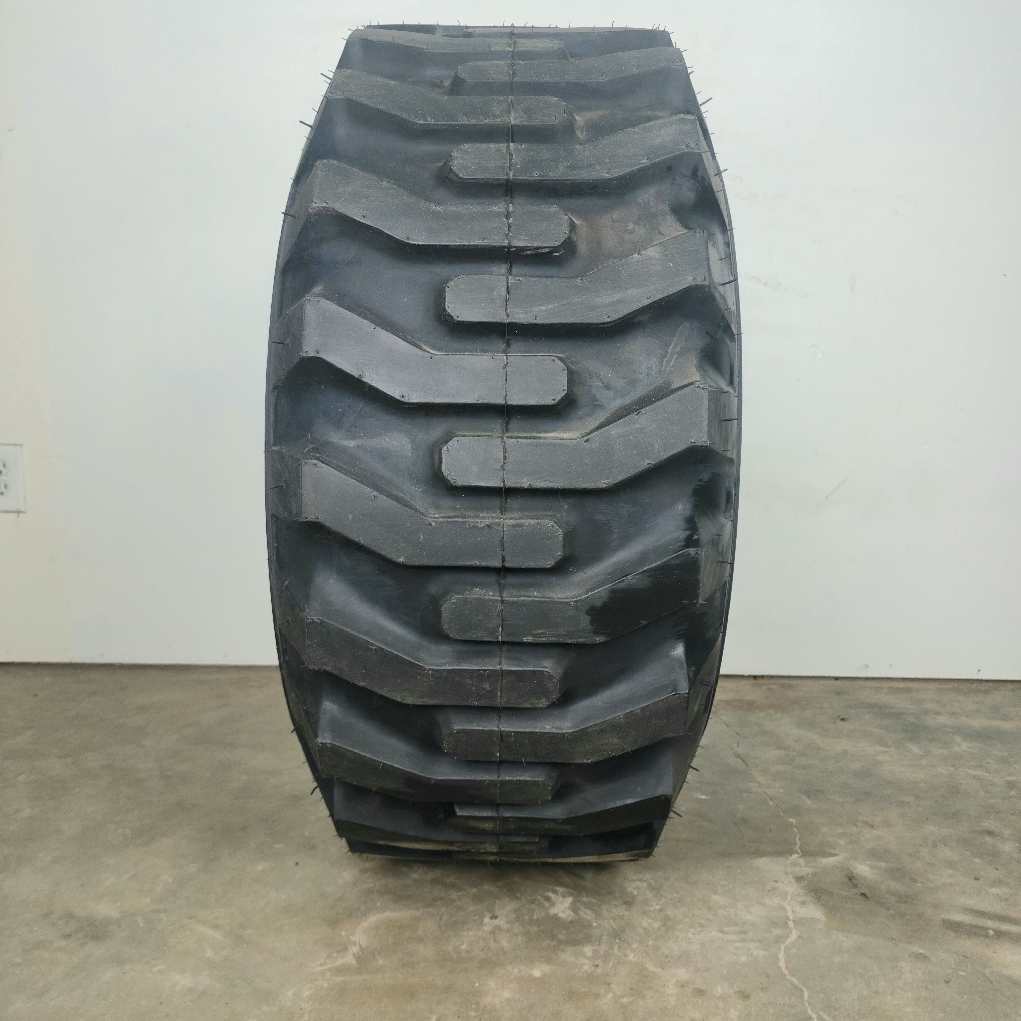 15-19.5 (385/65-19.5) S.T.A Superlug 8 Ply