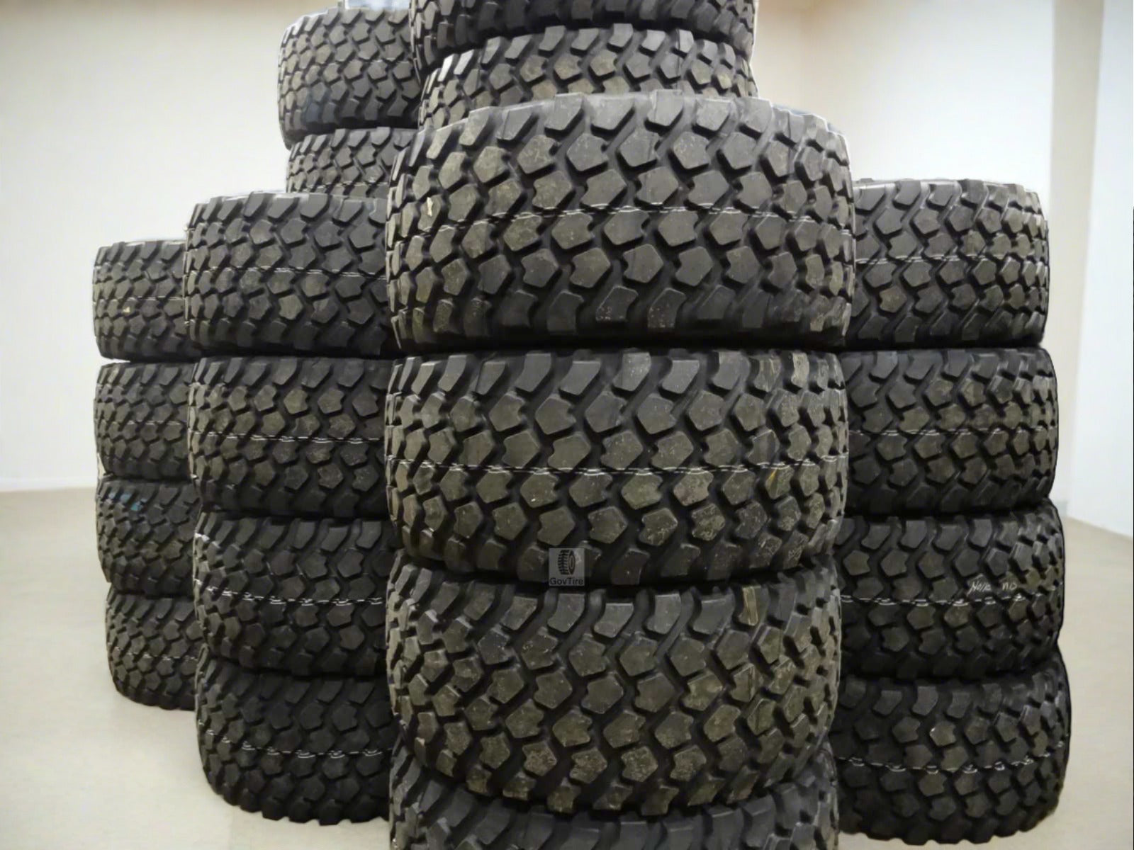 24R21 (605/70R21) Michelin XZL