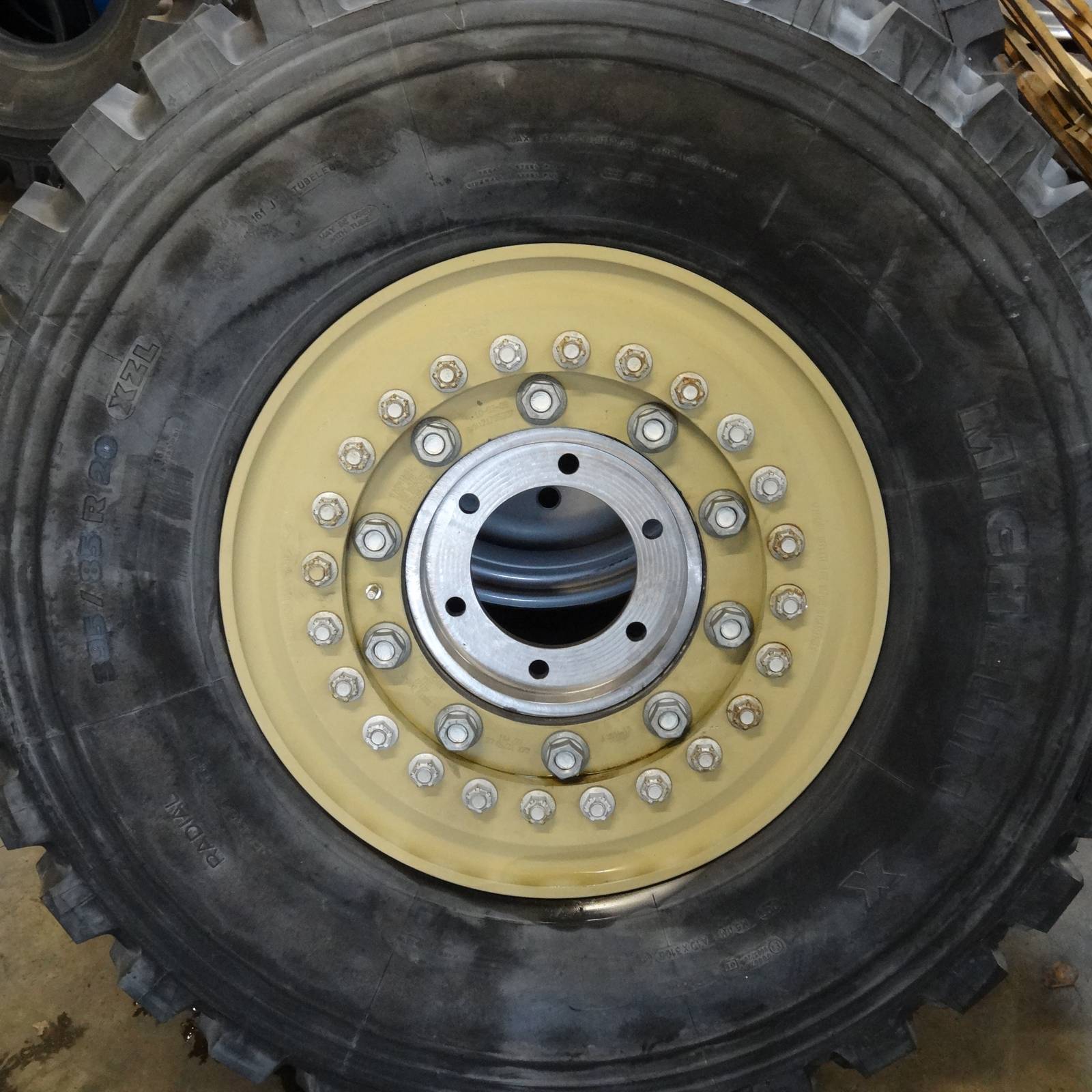 Adapter/Spacer for 10.00x20 and 11.00x20 from 10 to 6 studs