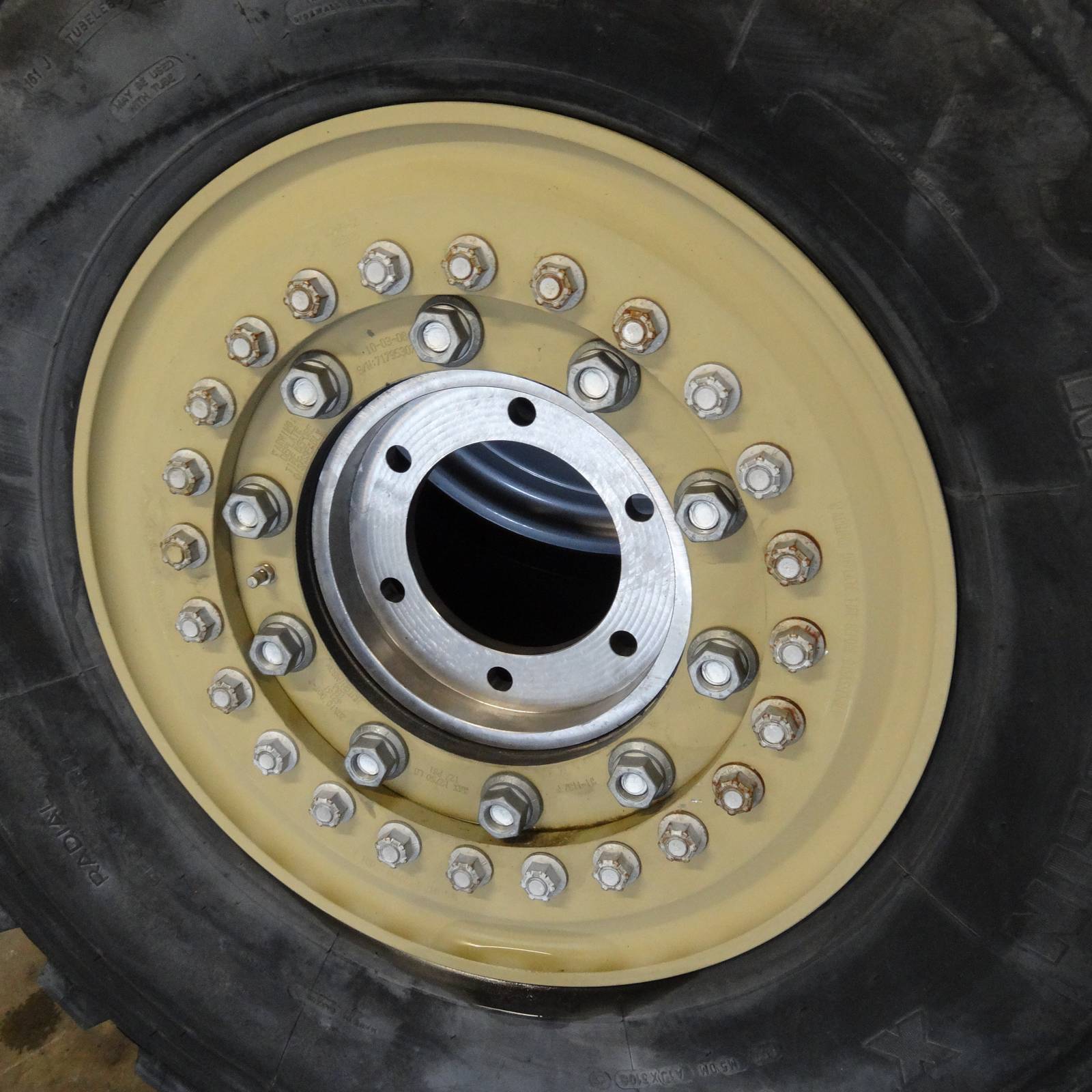 Adapter/Spacer for 10.00x20 and 11.00x20 from 10 to 6 studs