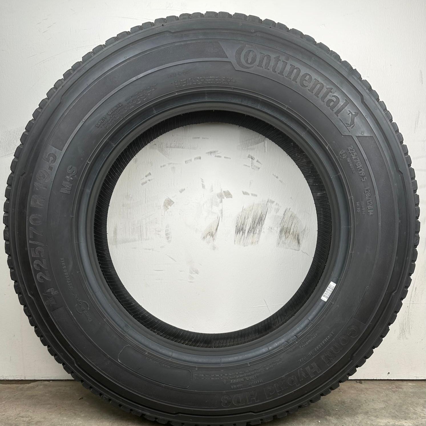 225/70R19.5 Continental Hybrid HD3 used