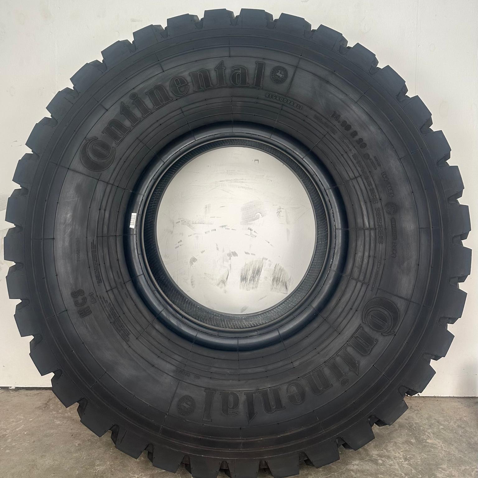 14.00R20 Continental HCS 164/160K used