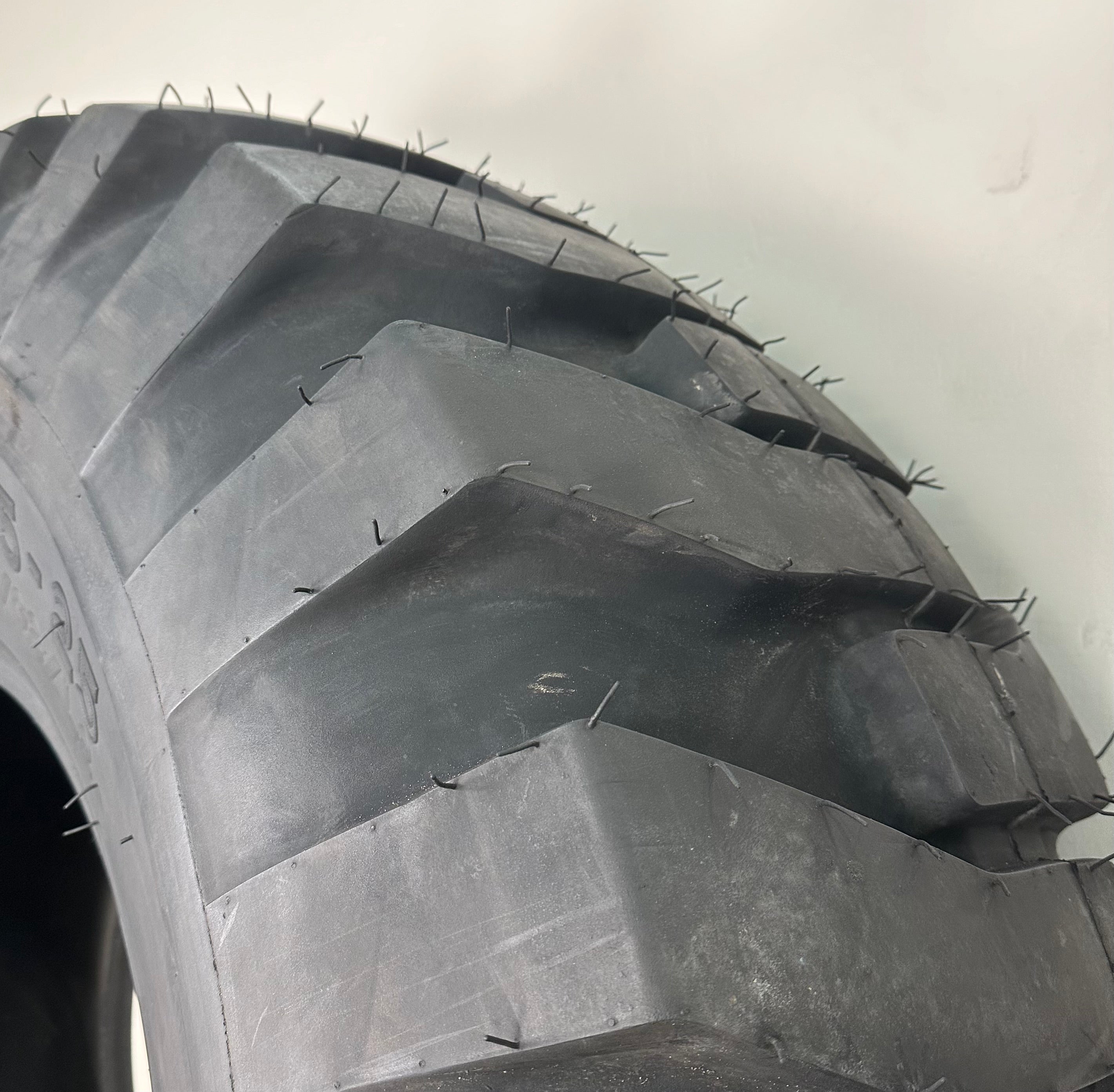 20.5-25 American Contractor S.T.A E2/G2/L2 New