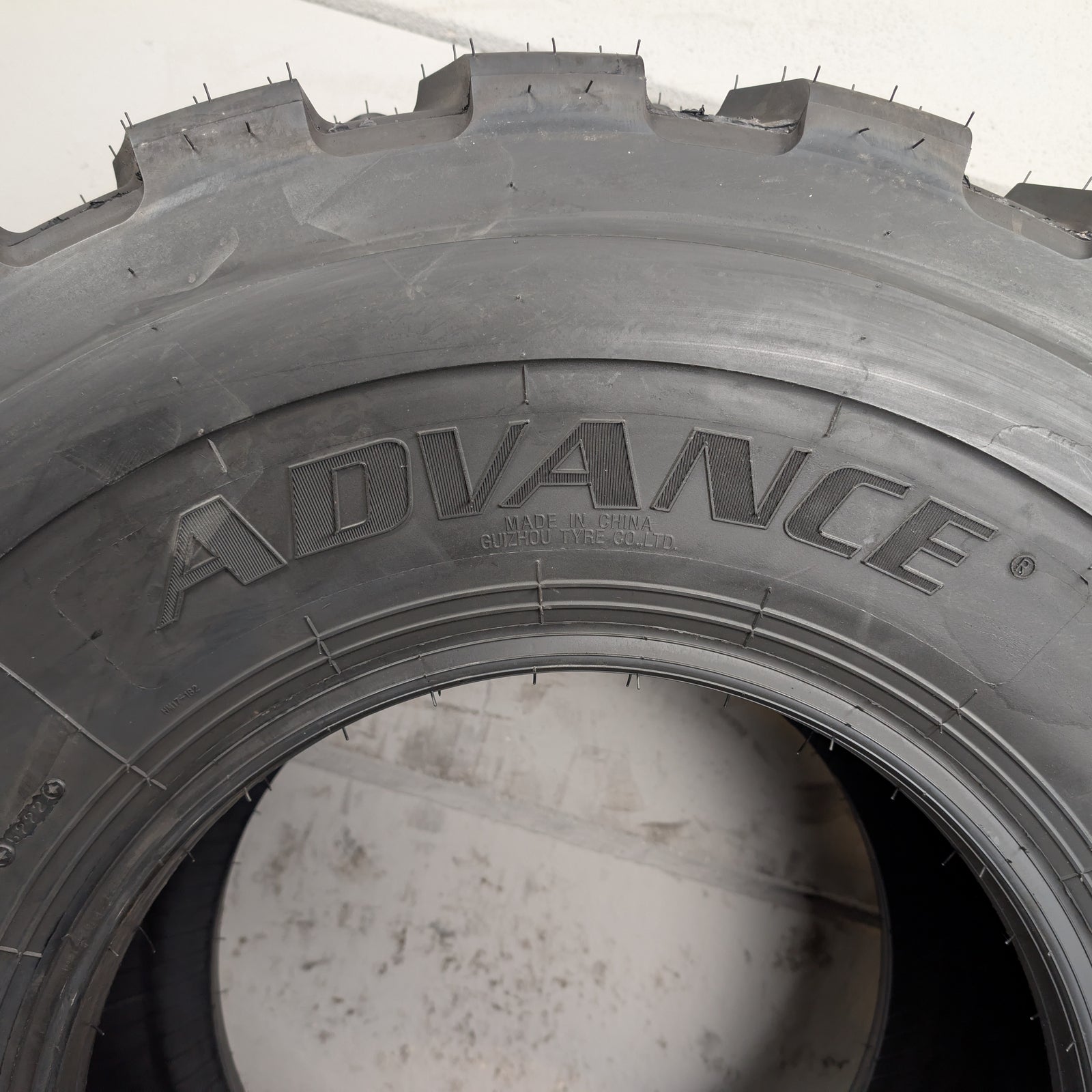 405/70R18 Advance GLR15 MPT 141B/153A2 NEW