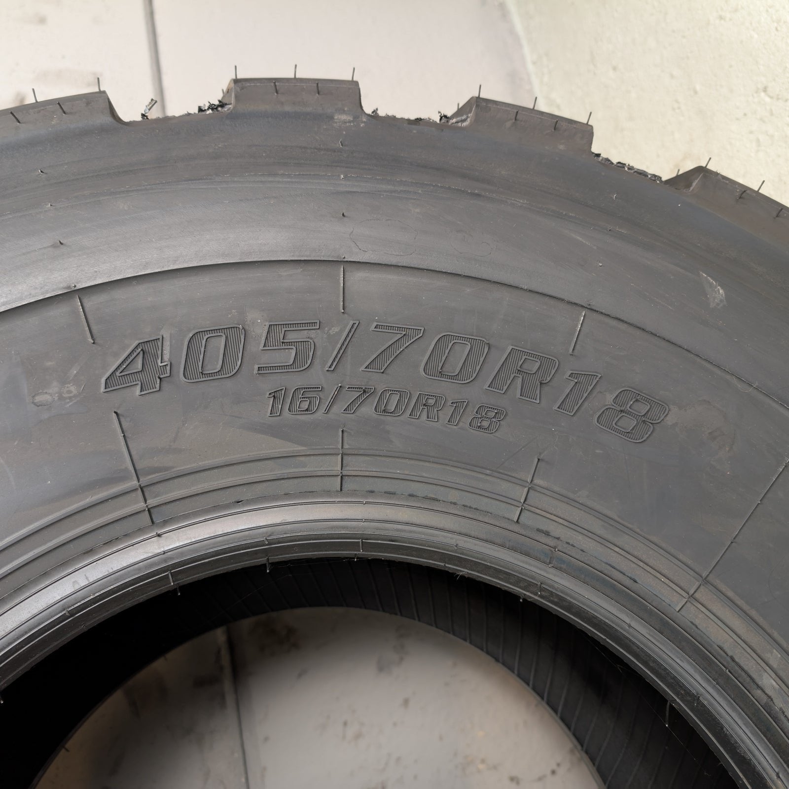 405/70R18 Advance GLR15 MPT 141B/153A2 NEW