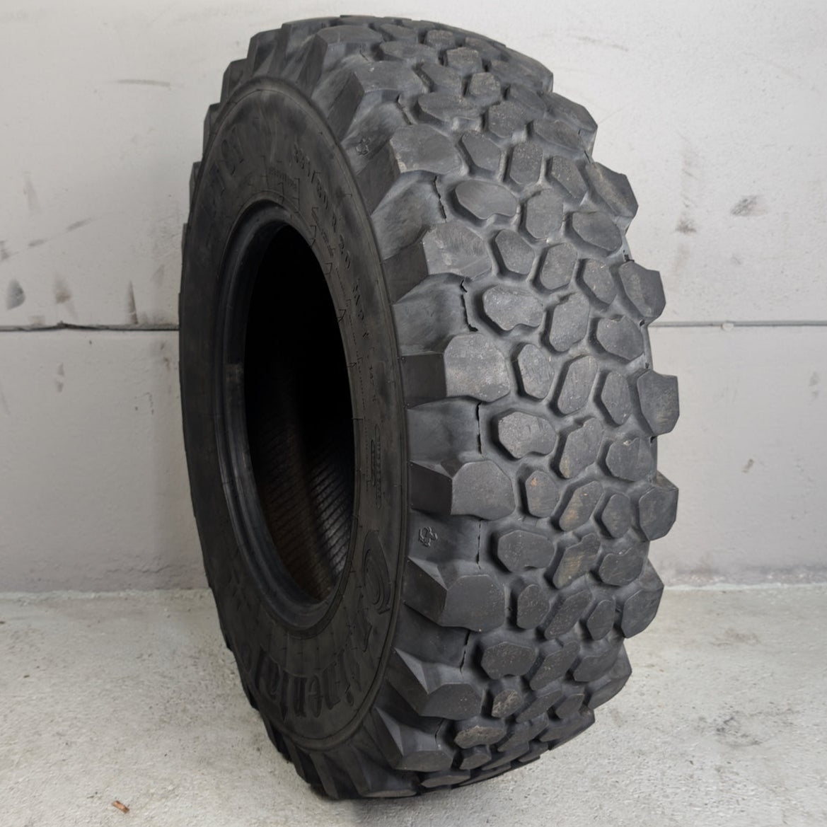 335/80R20 Continental MPT81 Used
