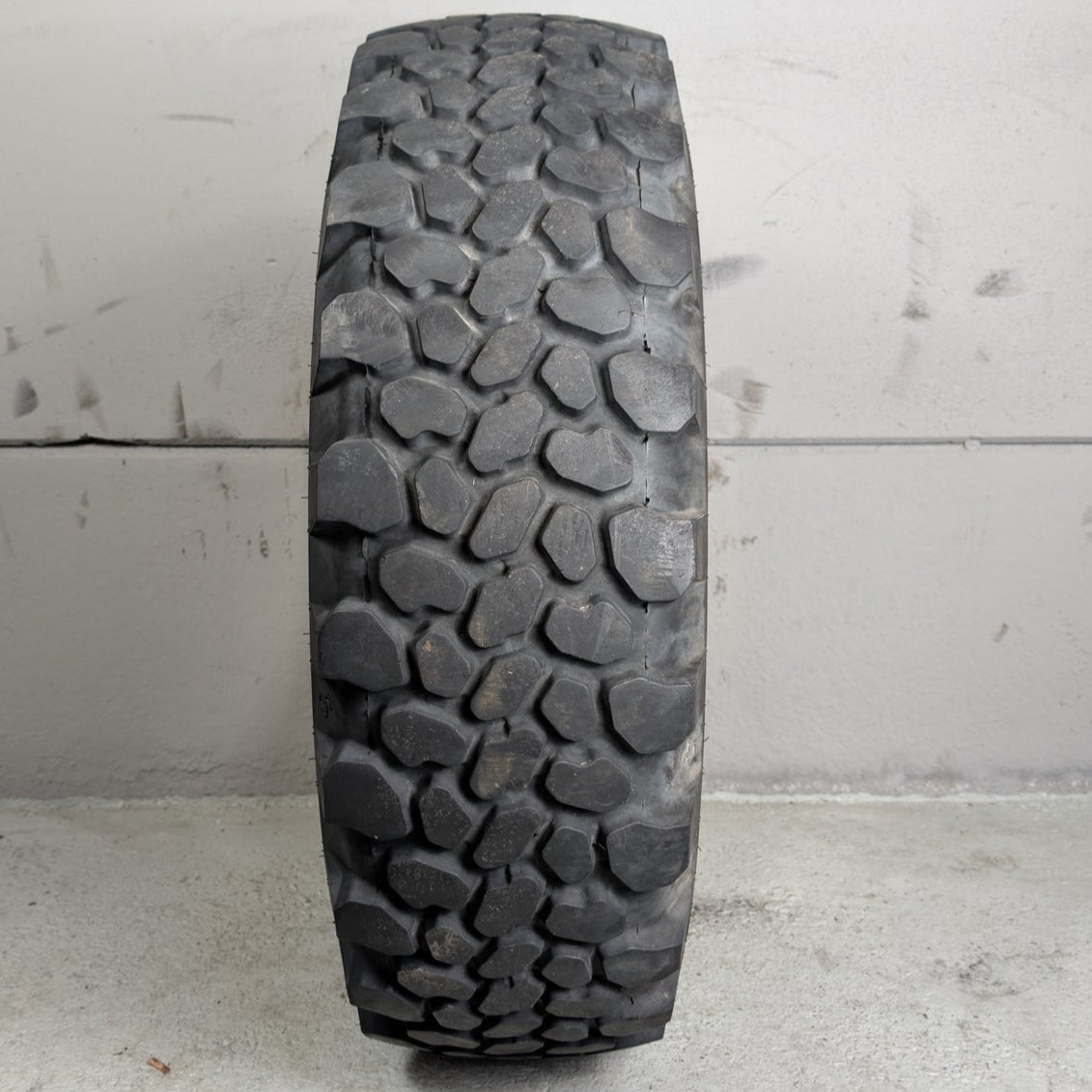 335/80R20 Continental MPT81 Used