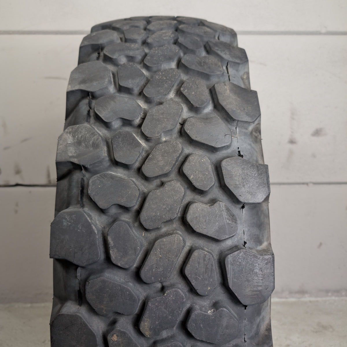 335/80R20 Continental MPT81 Used