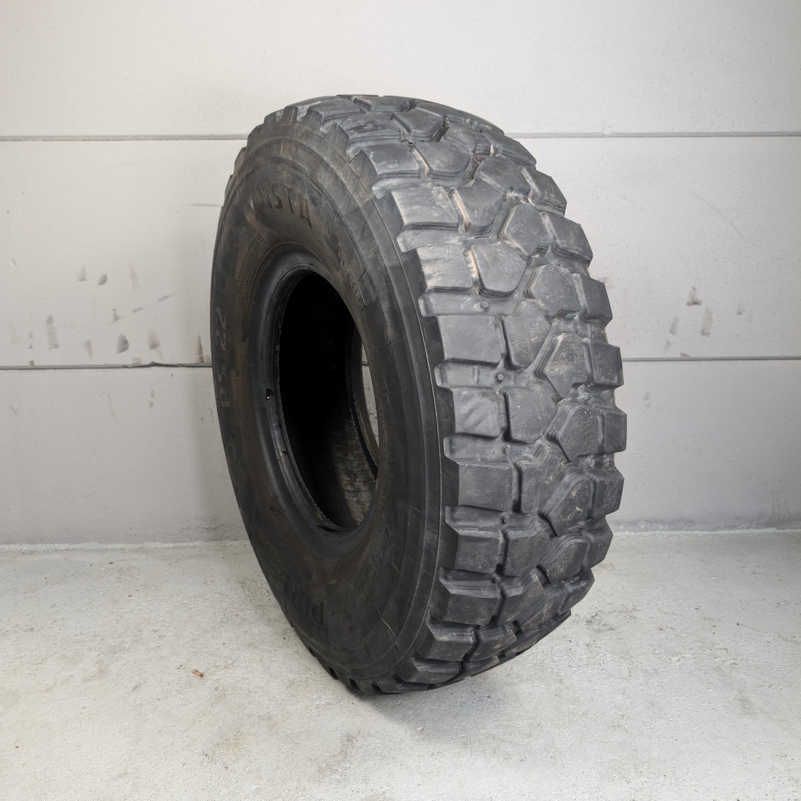 365/85R20 Pirelli PS22 Pista 164G used