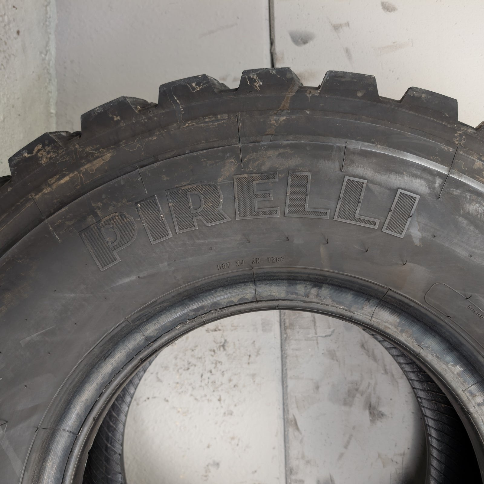 365/85R20 Pirelli PS22 Pista 164G used