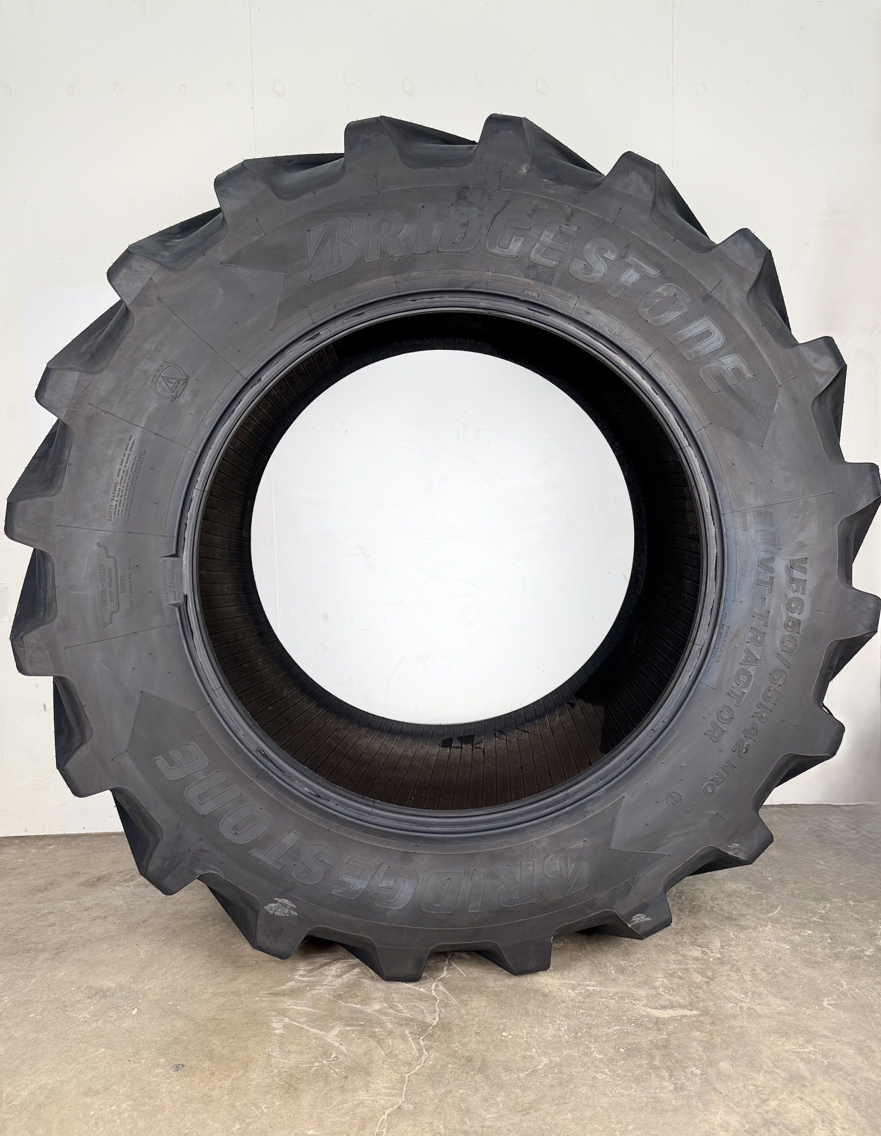 VF650/65R42 Bridgestone VT-Tractor 170D/167E TL