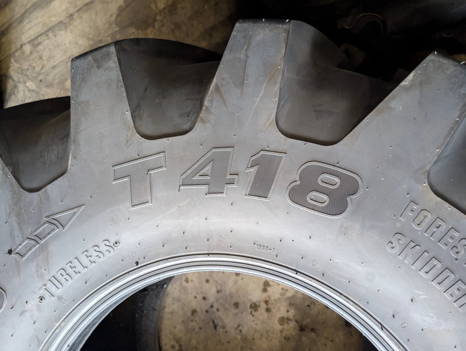 28L-26 TRELLEBORG T418 Forestry (TL) (26 PLY) (STEEL BELTED)