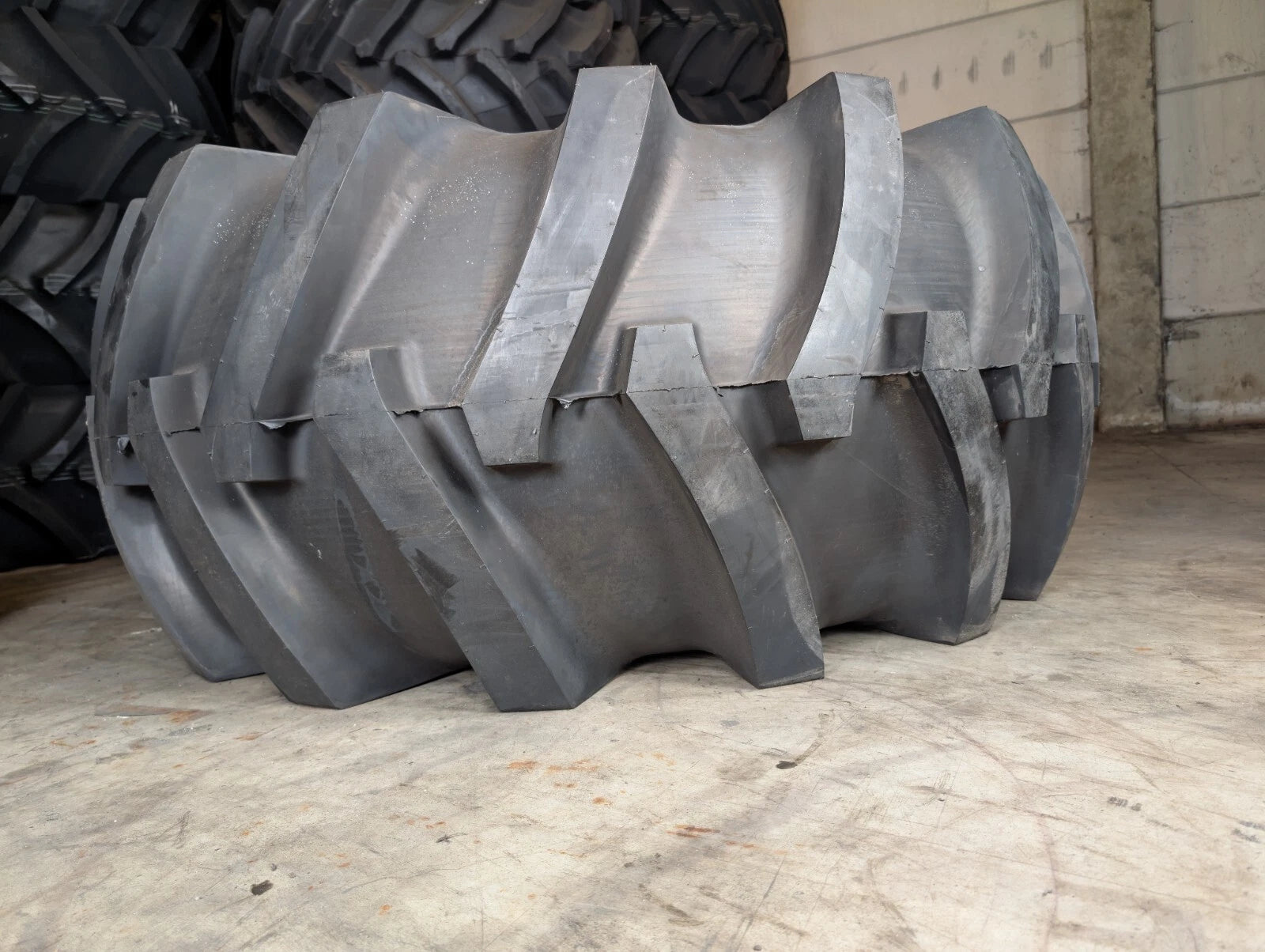 28L-26 TRELLEBORG T418 Forestry (TL) (26 PLY) (STEEL BELTED)