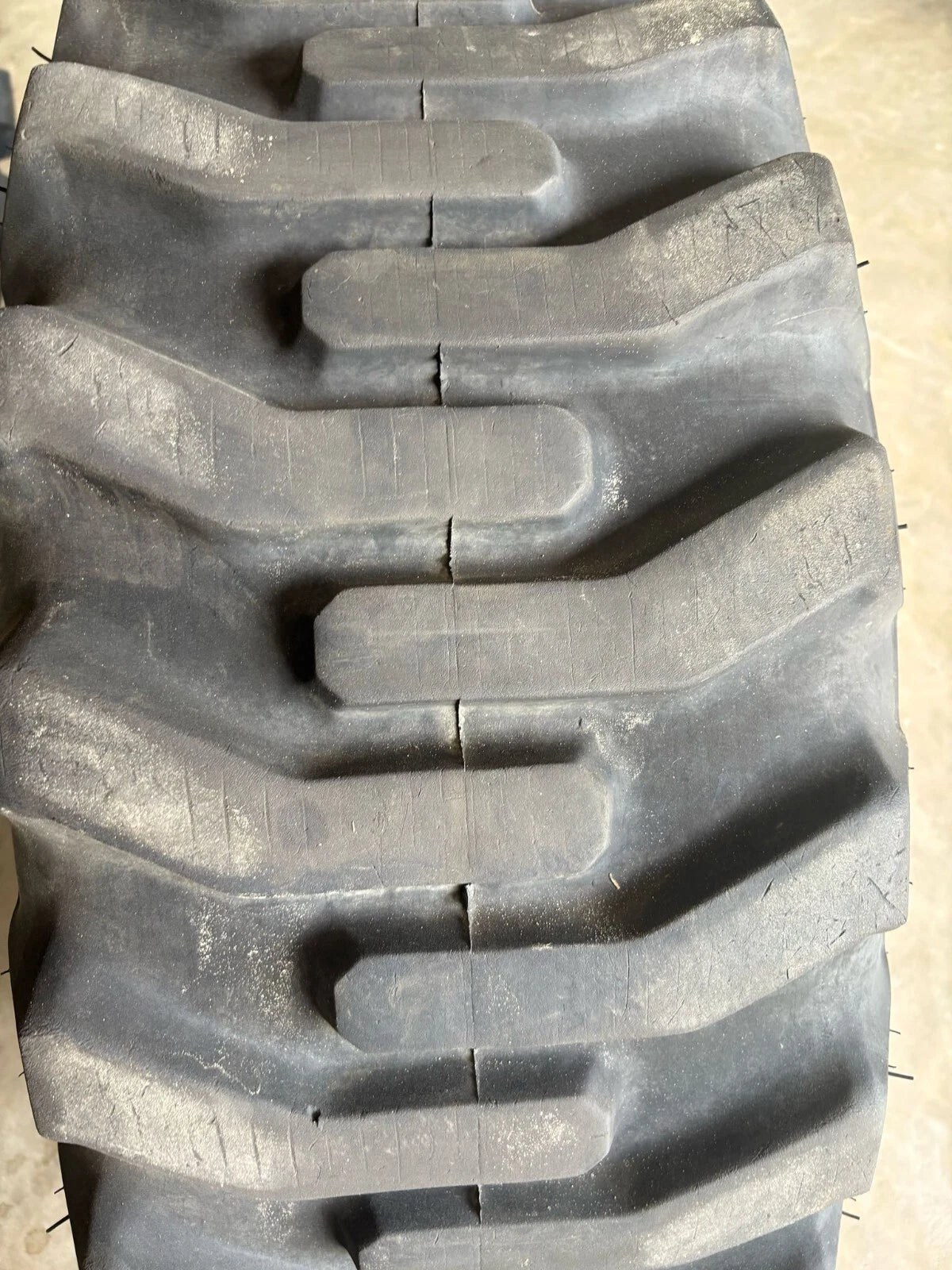 15-19.5 (385/65-19.5) S.T.A Superlug Used