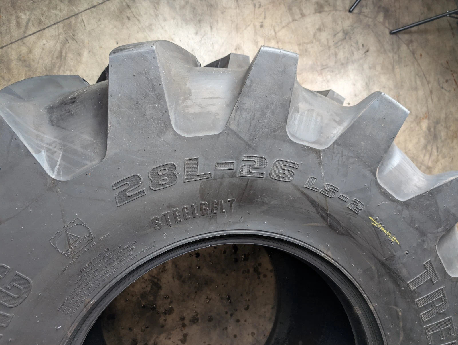 28L-26 TRELLEBORG T418 Forestry (TL) (26 PLY) (STEEL BELTED)