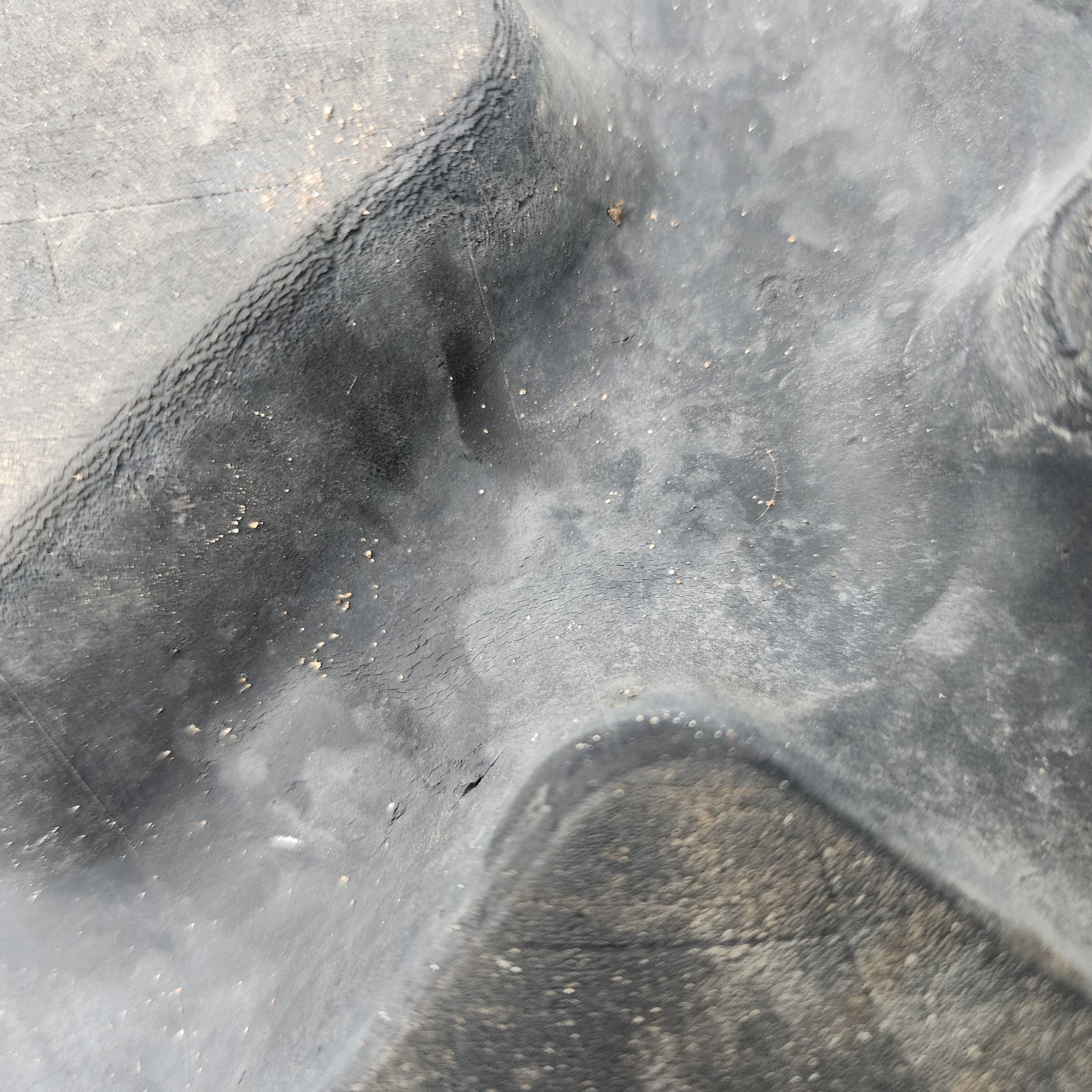 Used 14.00R20 Michelin XZL+   minor oxidation between the treads