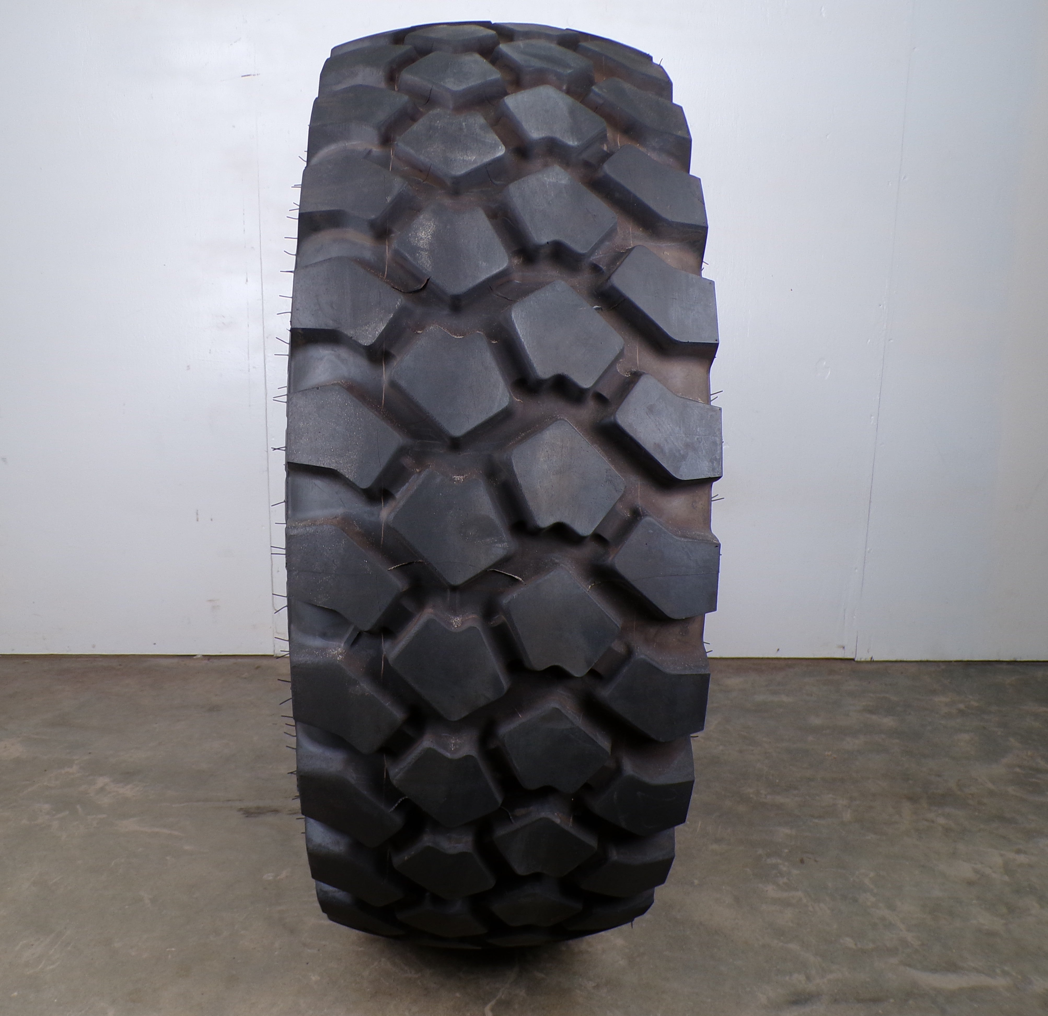 325/85R16 Michelin X-Force ZL Used