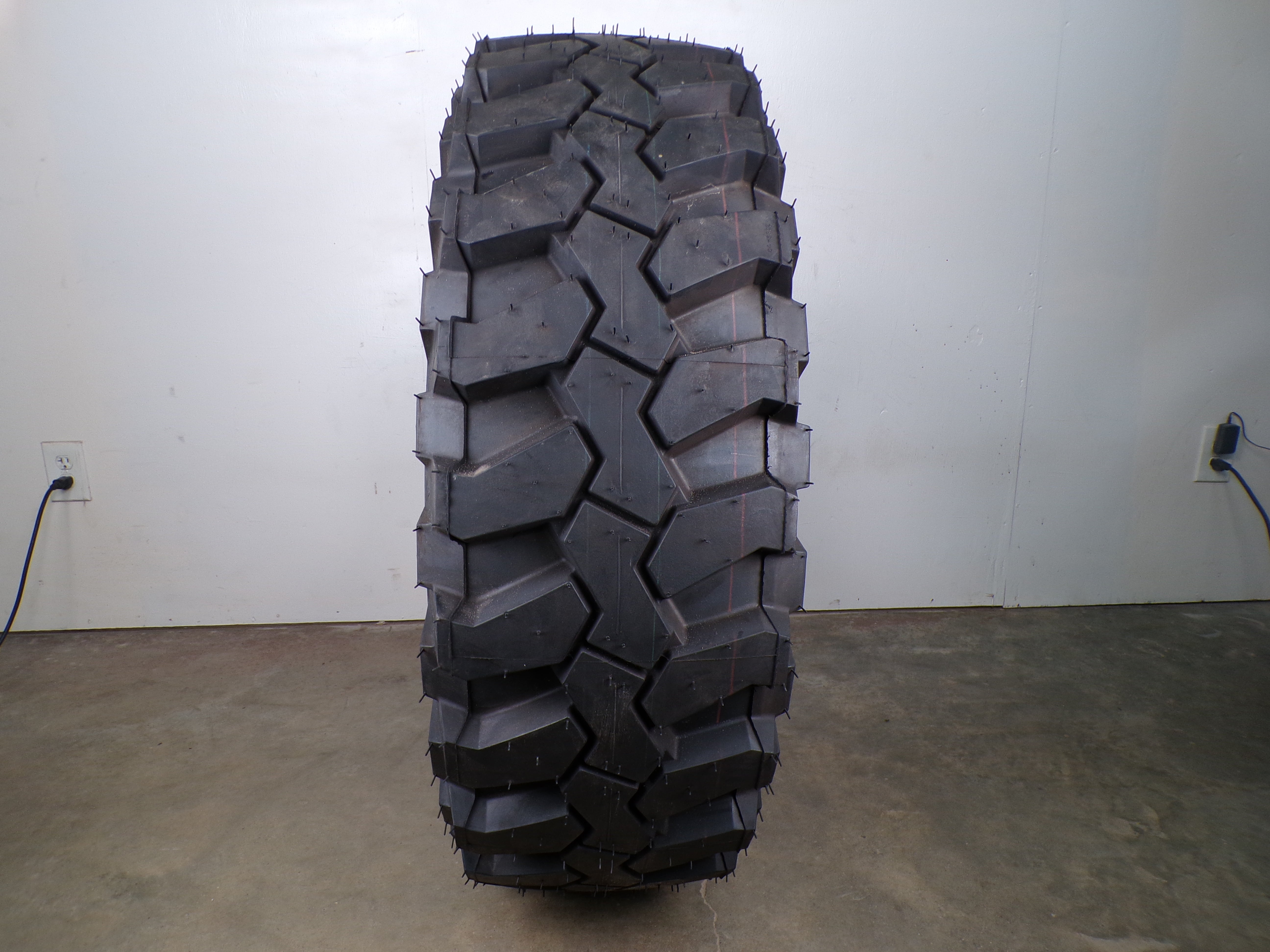 335/80R18 (12.5R18) Michelin X XZSL New