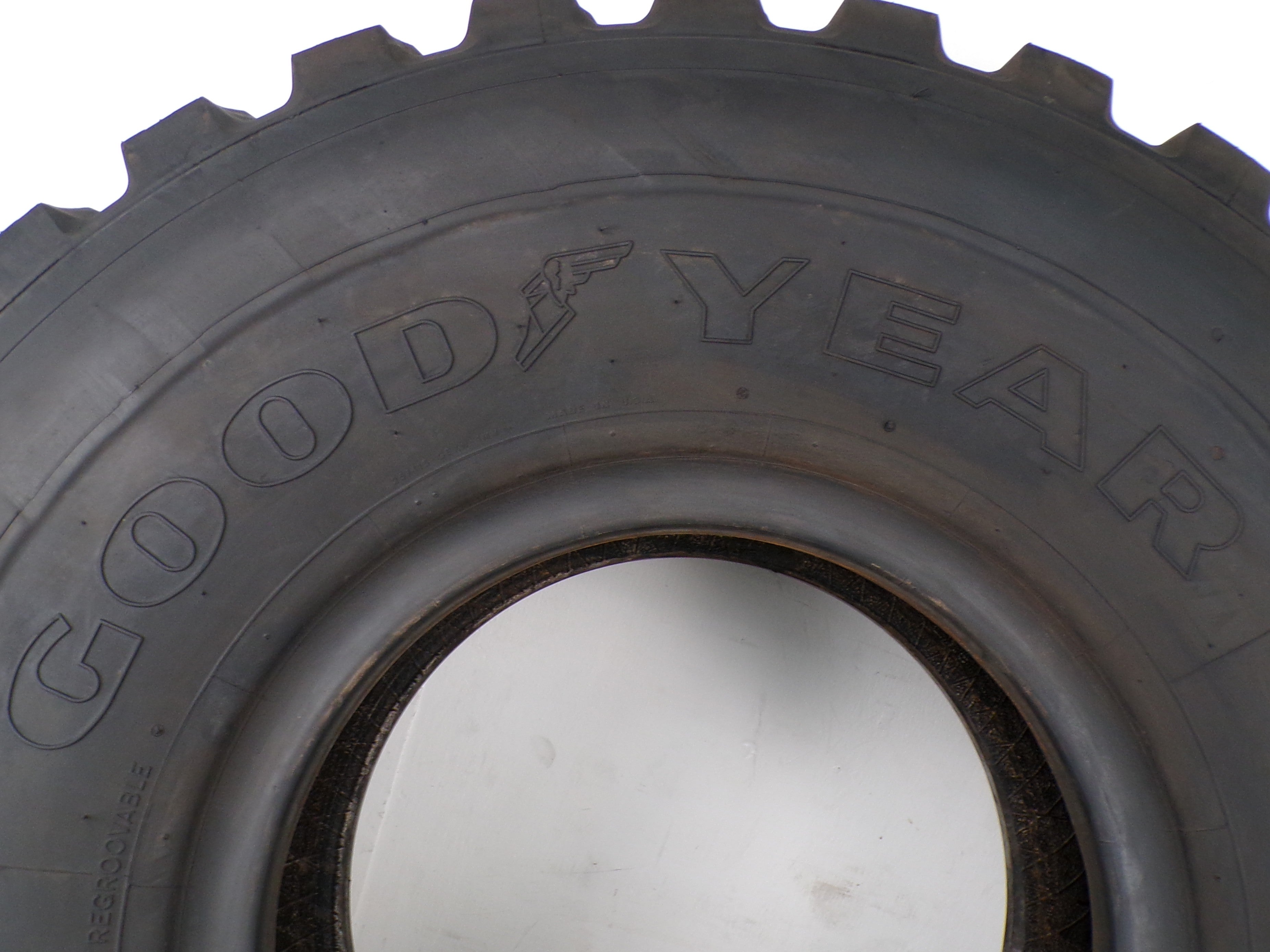 14.00R20 Goodyear AT/2A