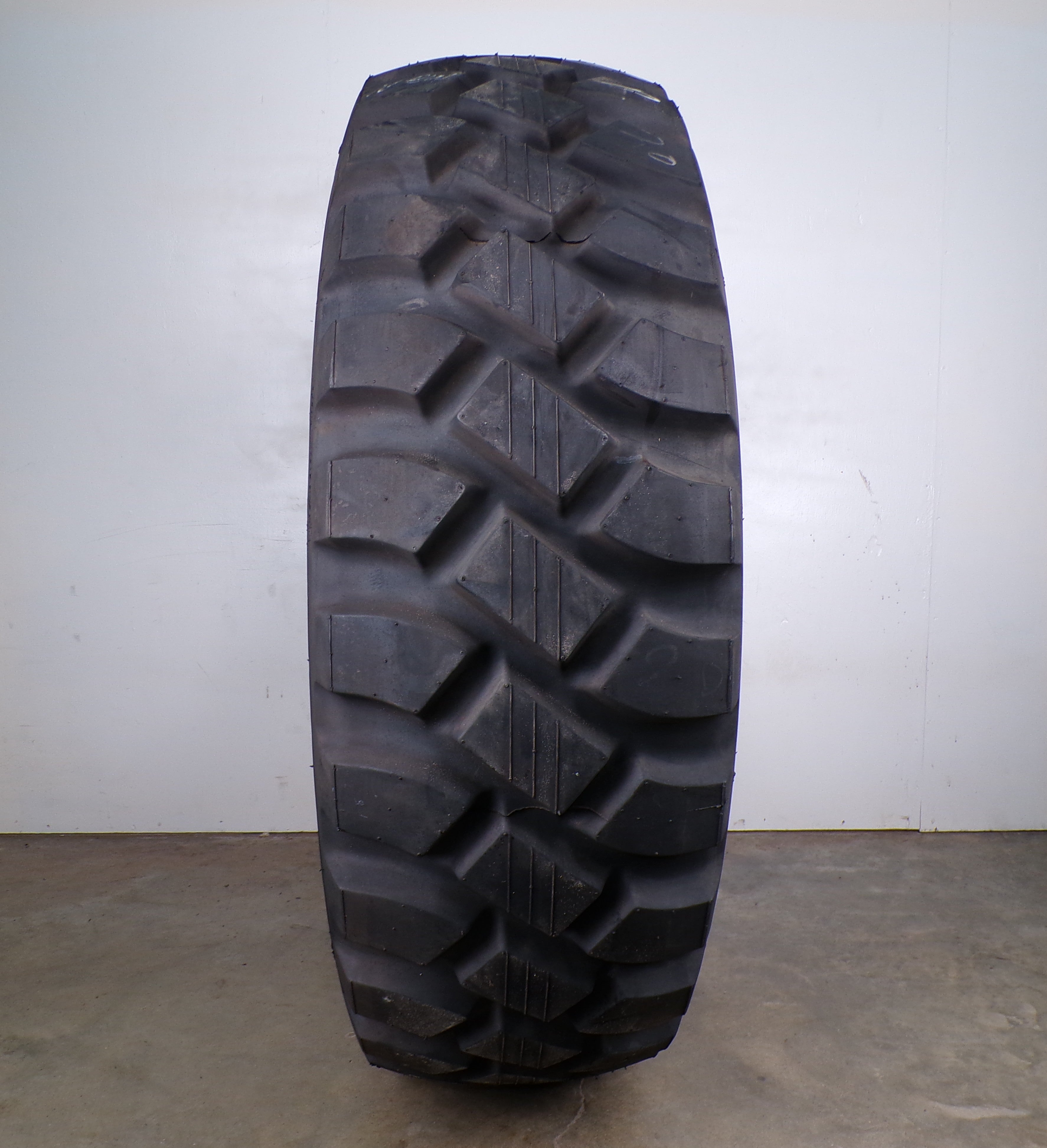 14.00R20 Goodyear AT/2A