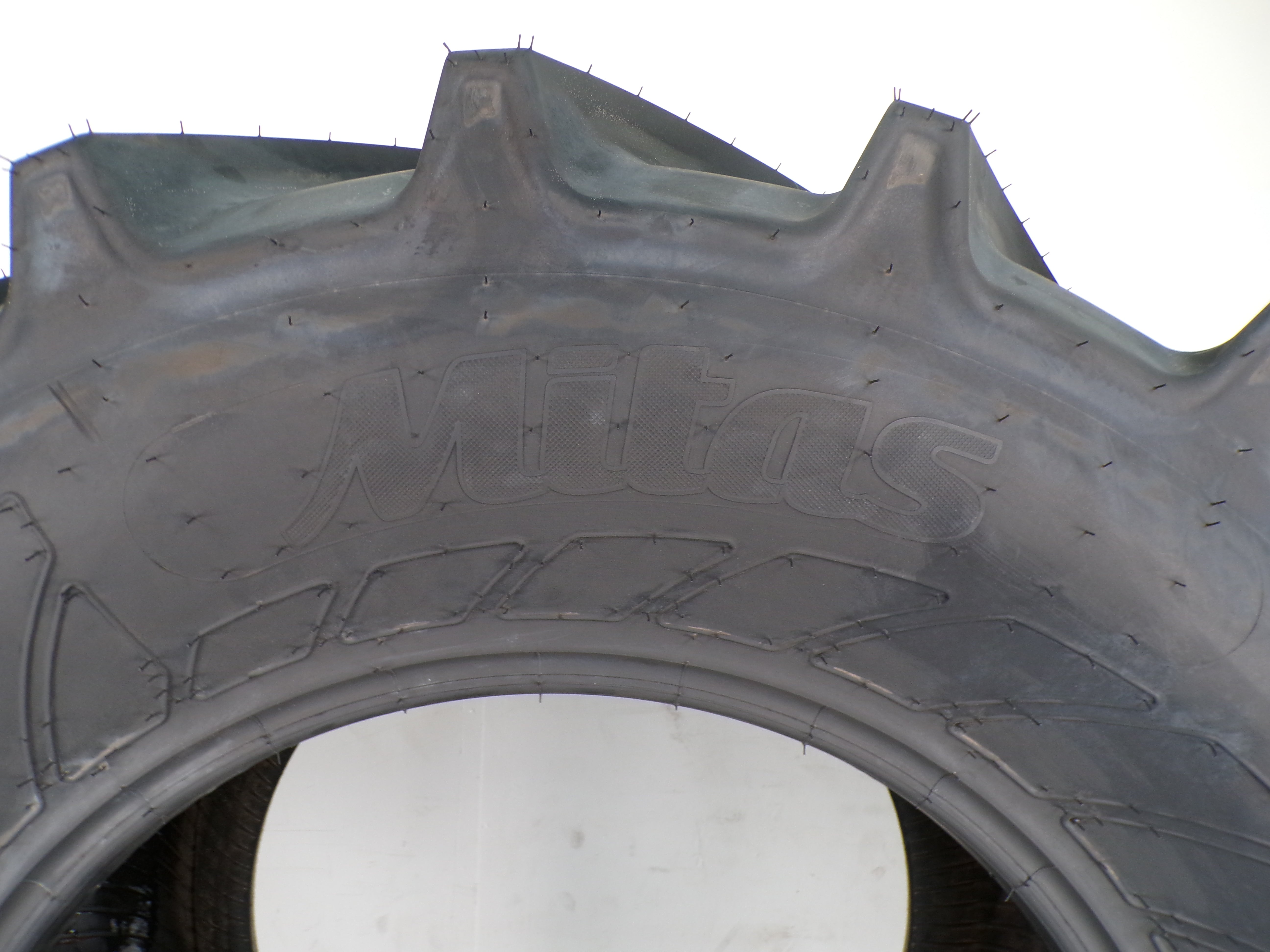 600/65R28 Mitas AC65 147D/150A8 NEW