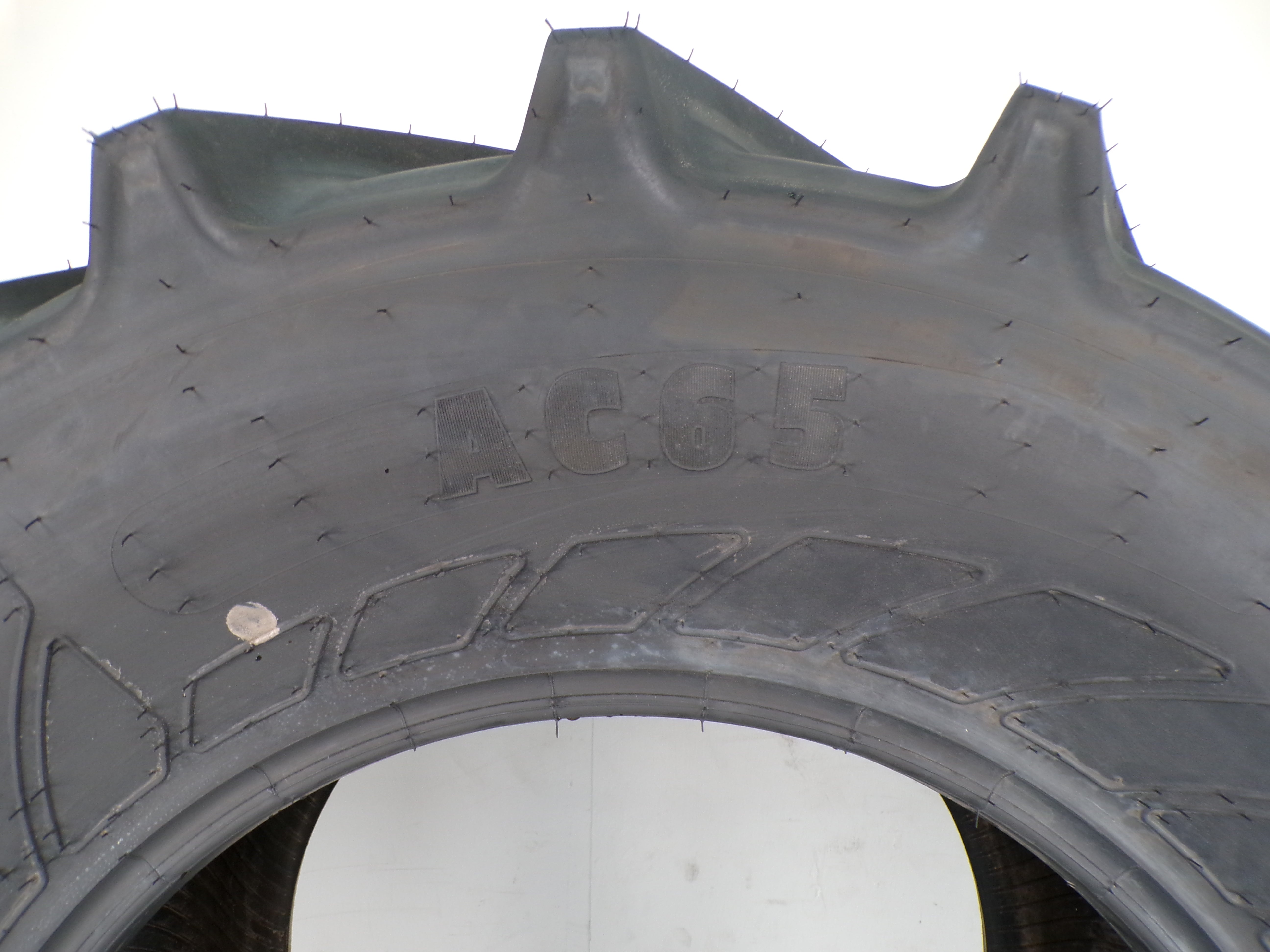 600/65R28 Mitas AC65 147D/150A8 NEW