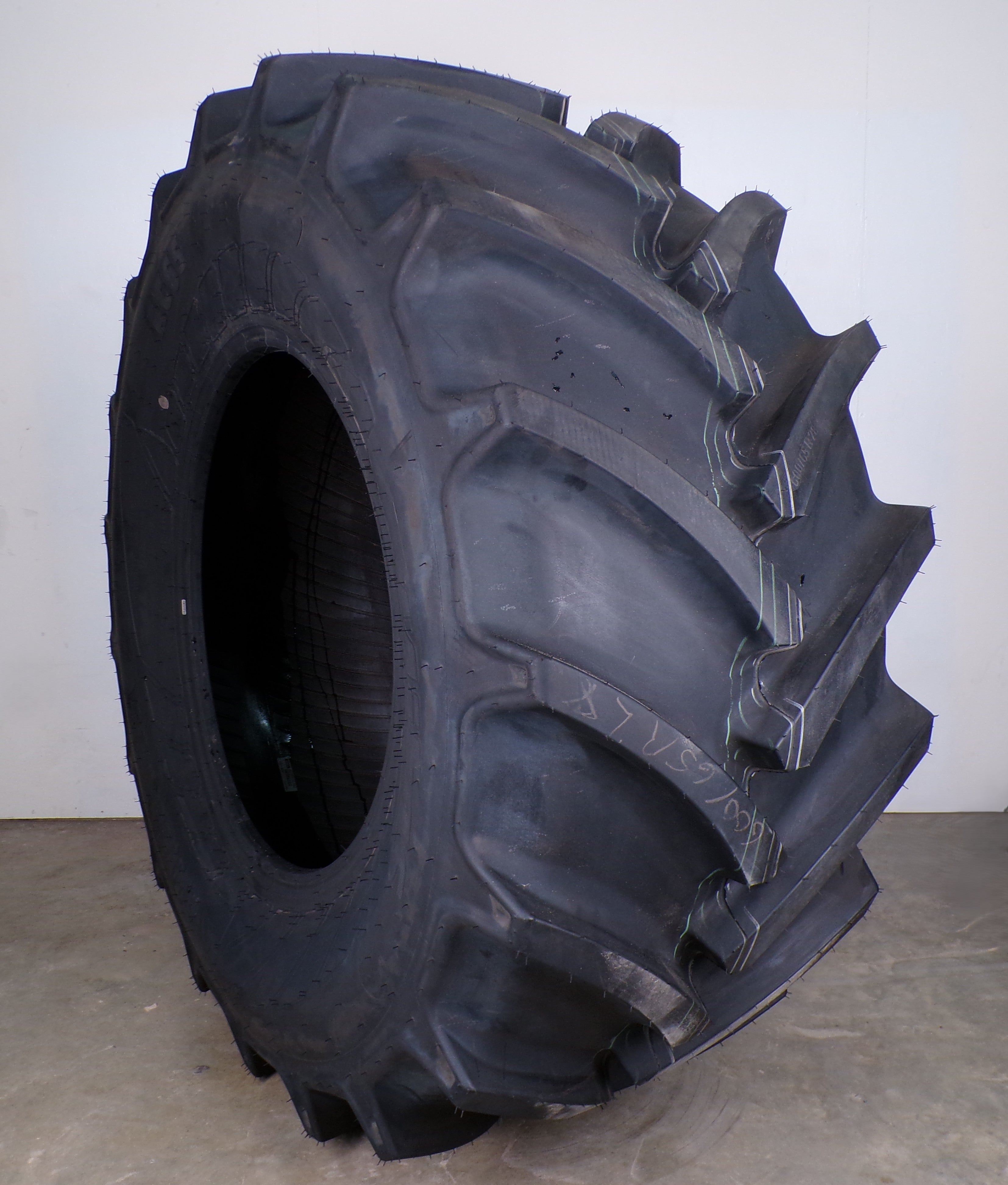 600/65R28 Mitas AC65 147D/150A8 NEW
