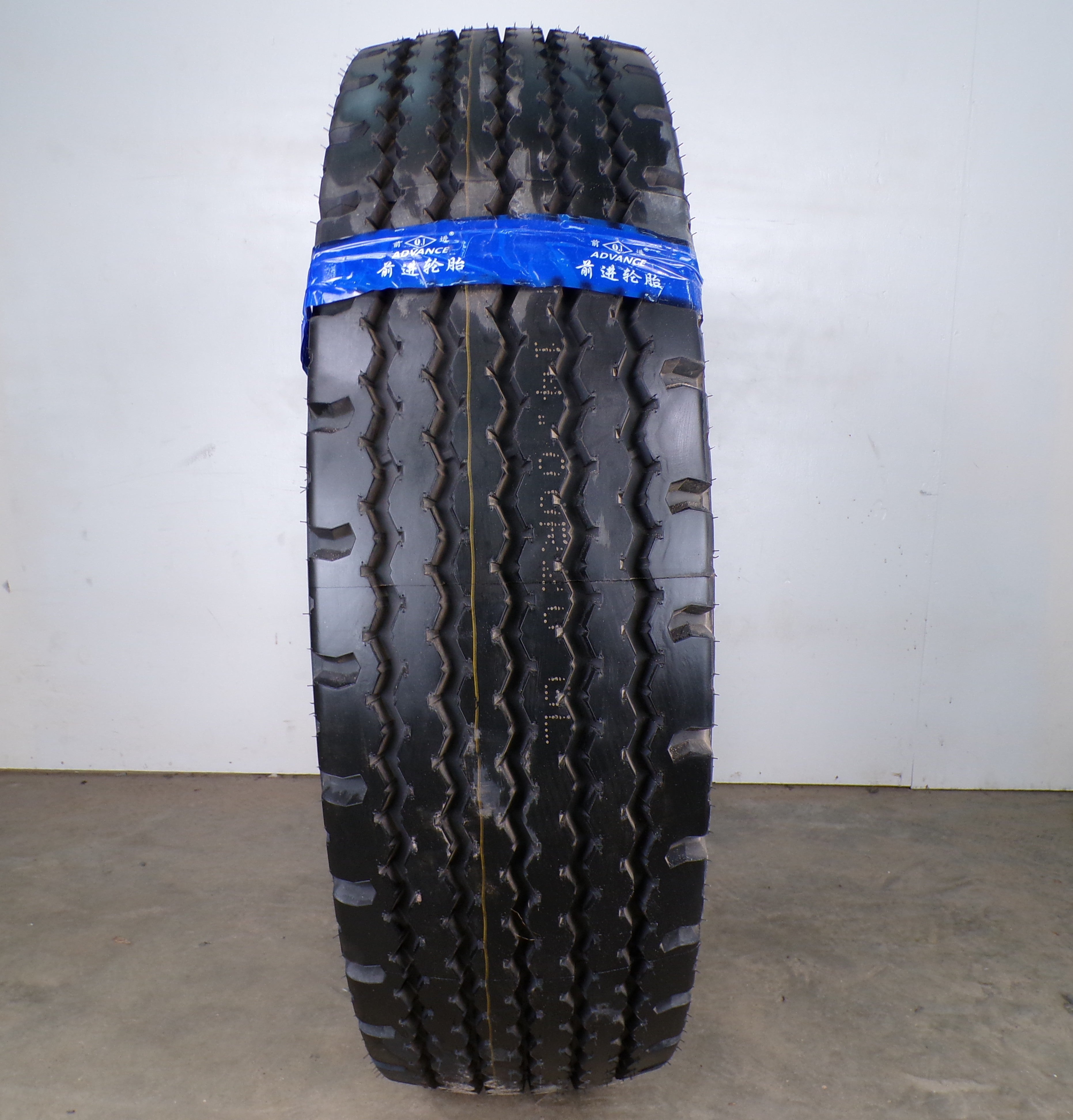14.00R20 Advance GL661A