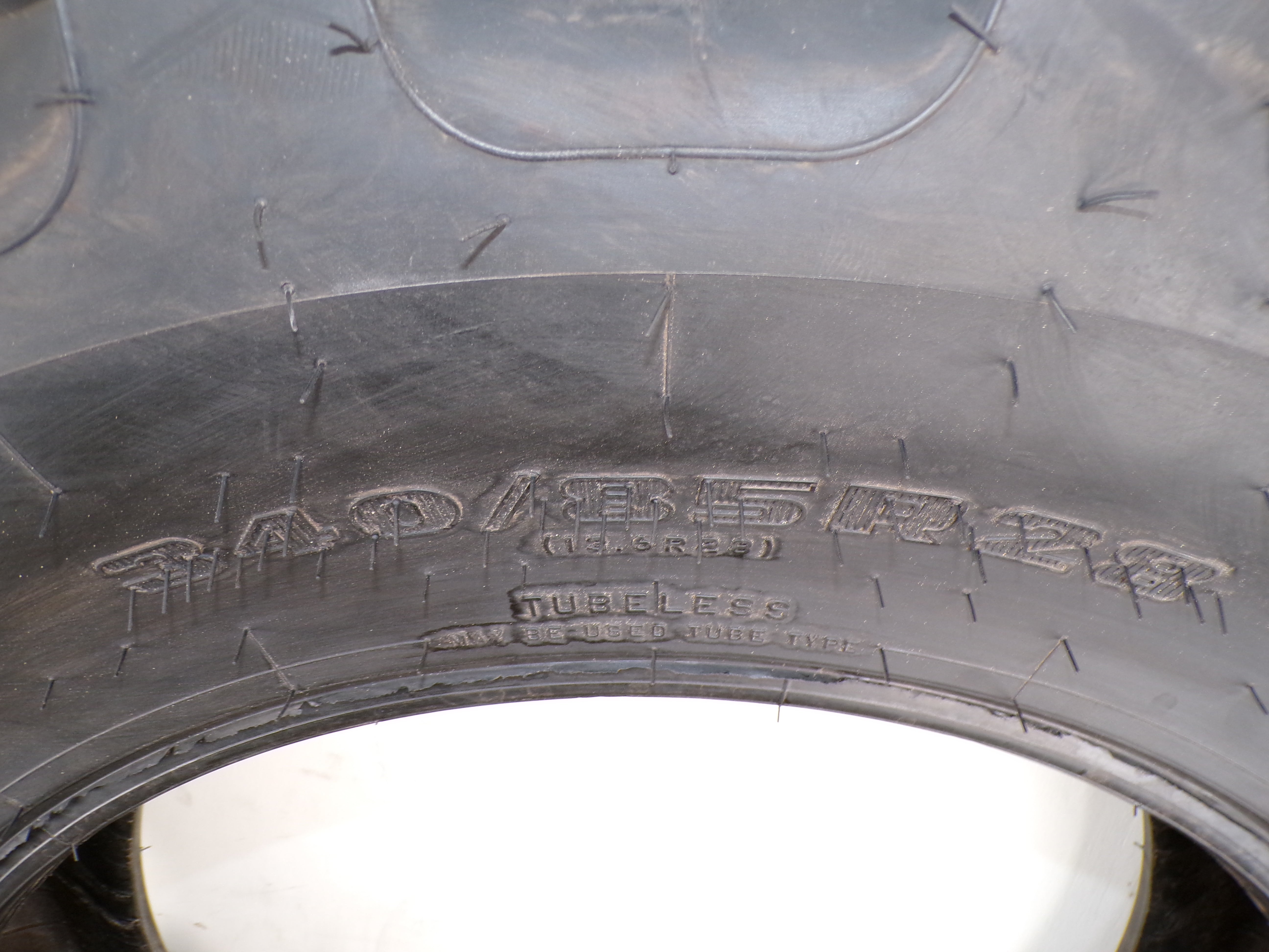 340/85R28 (13.6R28) Firestone Performer 85 Extra