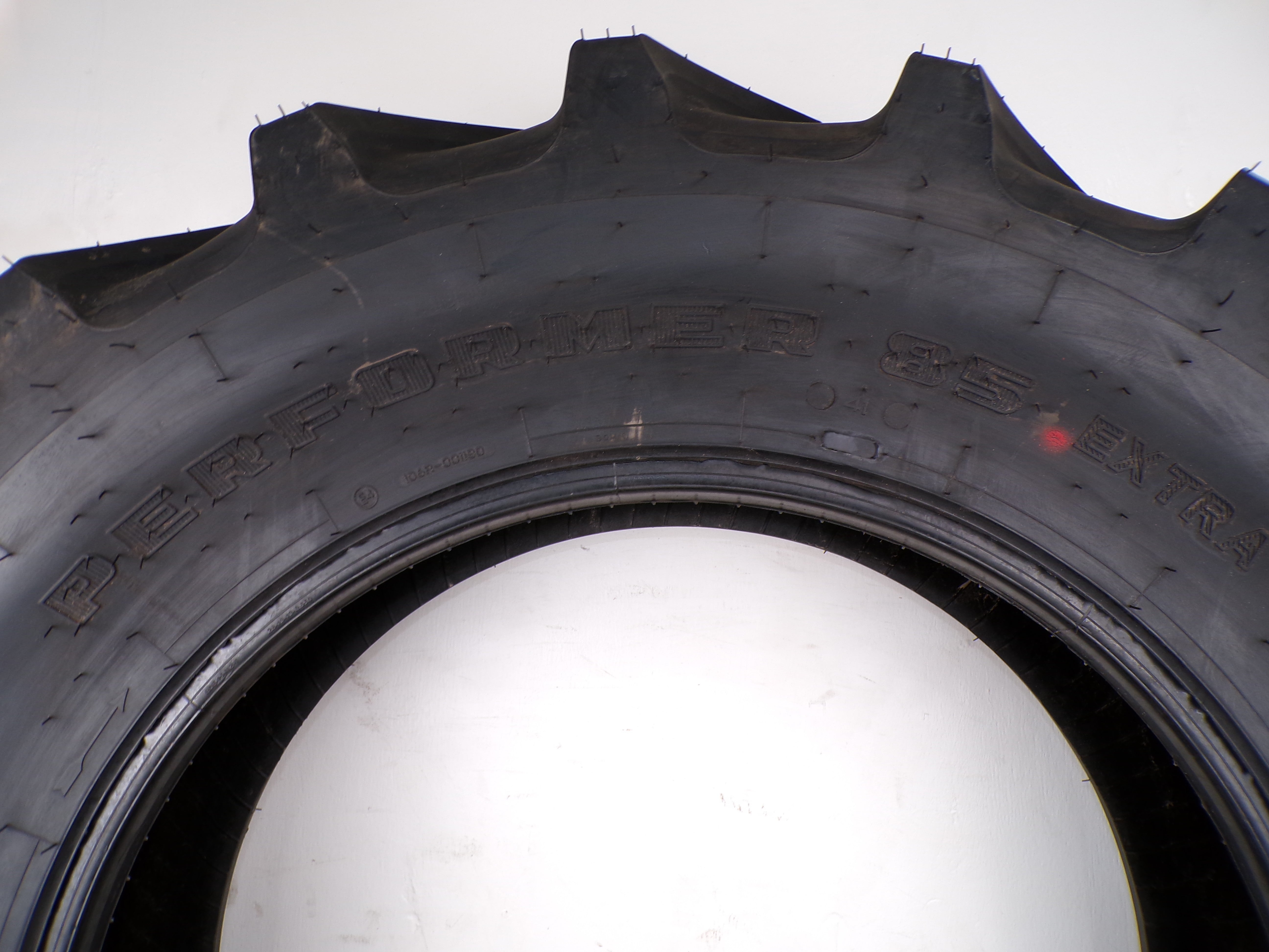 340/85R28 (13.6R28) Firestone Performer 85 Extra