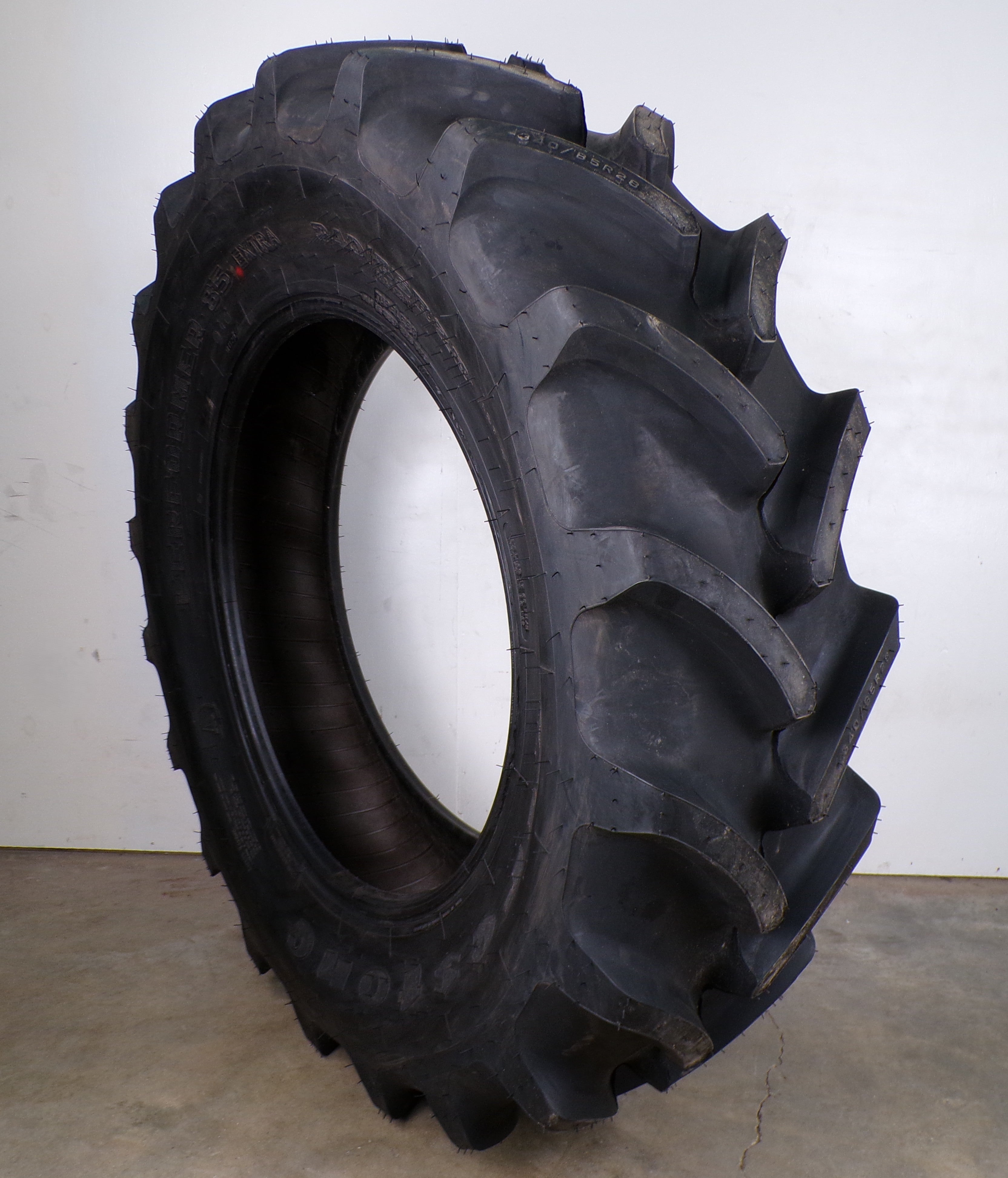 340/85R28 (13.6R28) Firestone Performer 85 Extra
