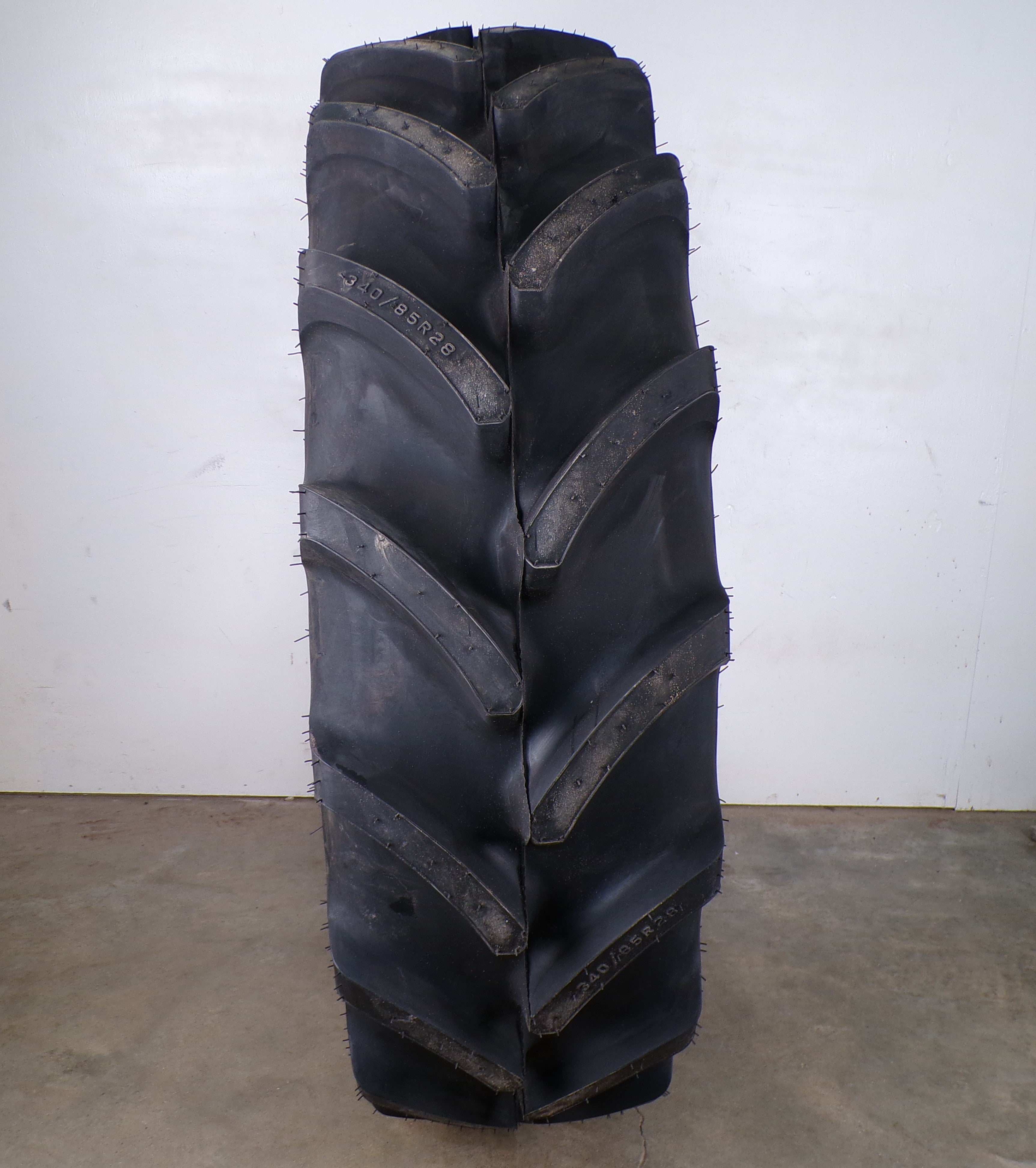 340/85R28 (13.6R28) Firestone Performer 85 Extra