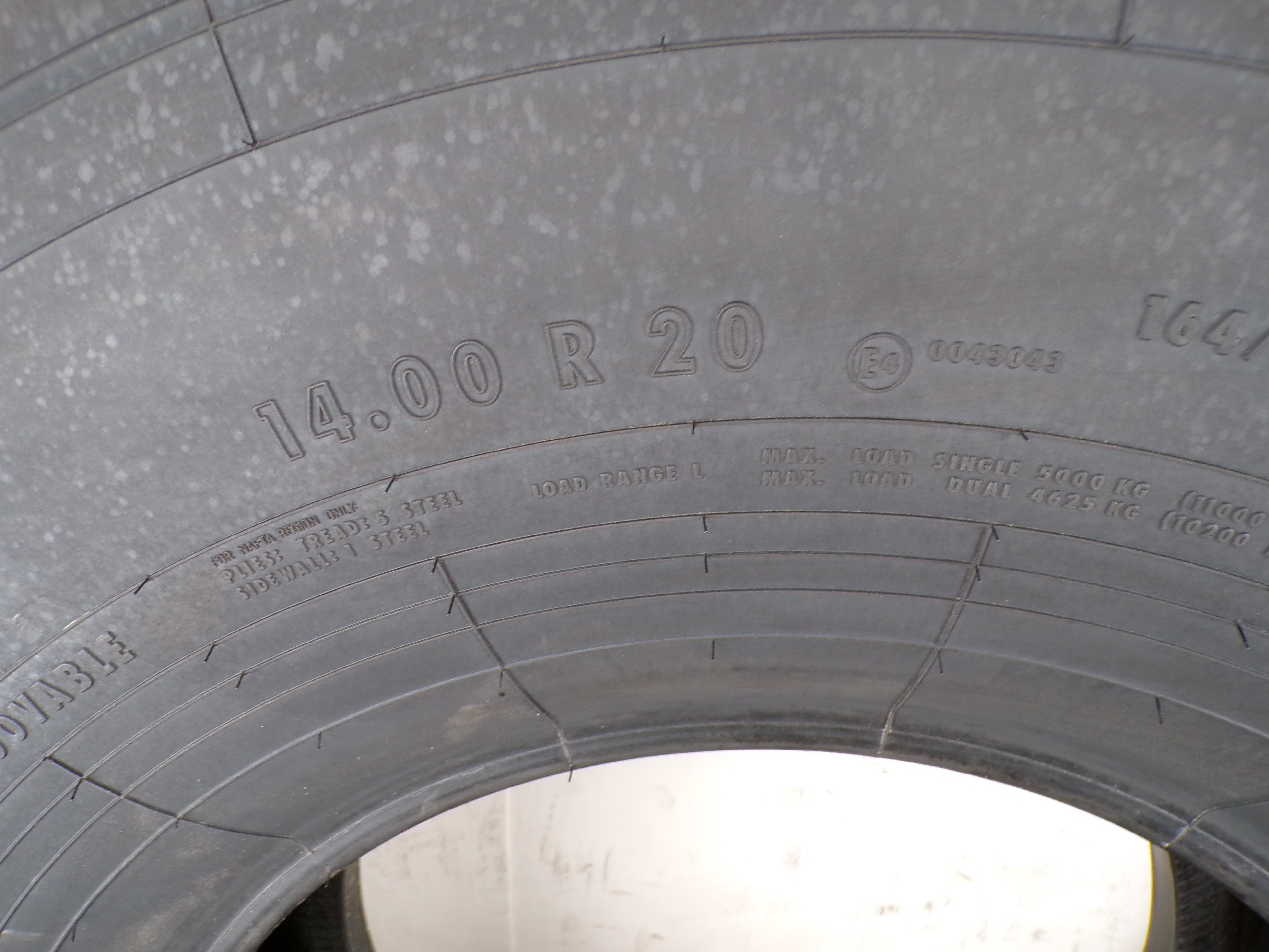 14.00R20 Continental HCS 164/160K New 2025