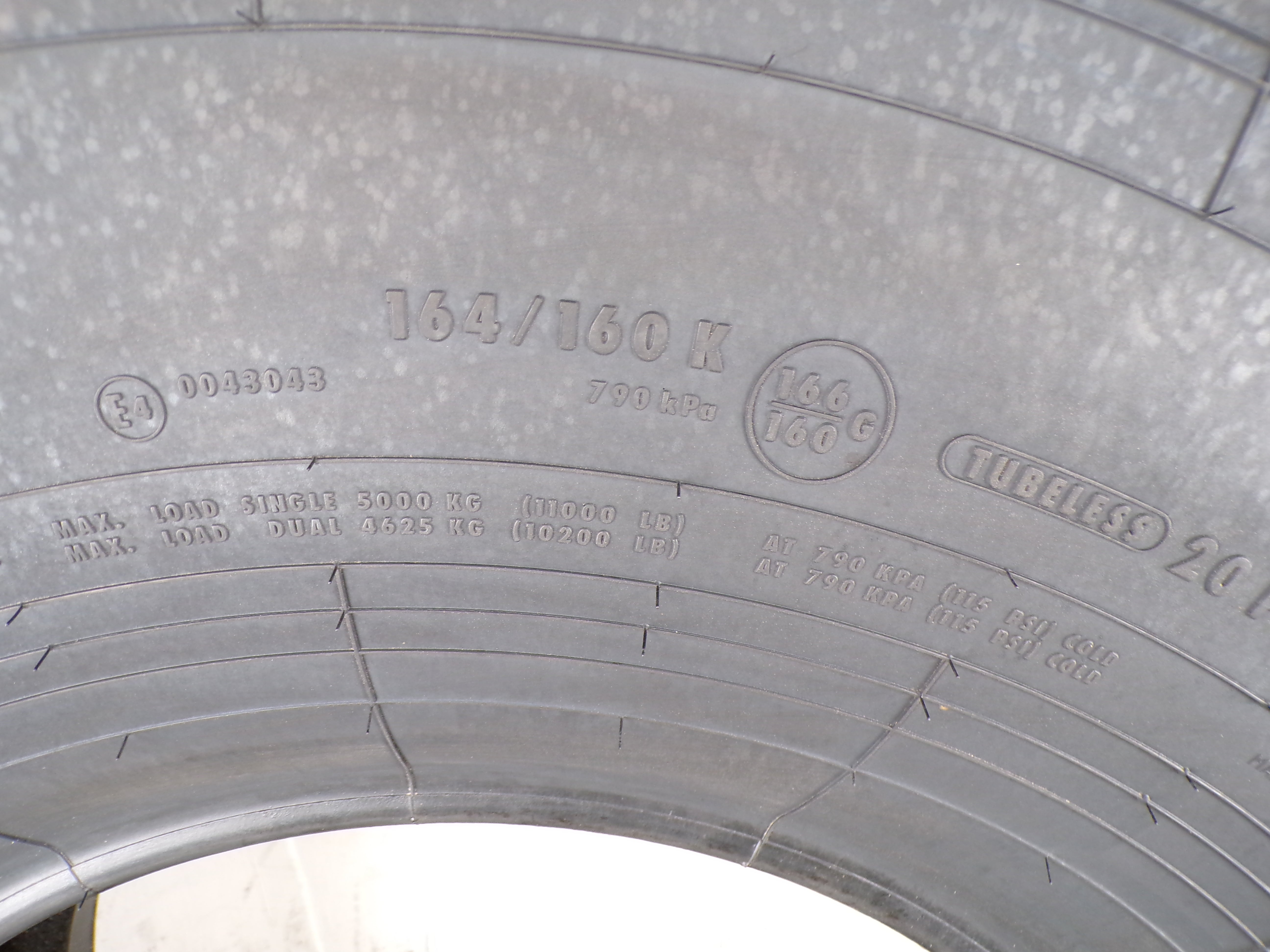 14.00R20 Continental HCS 164/160K New 2025