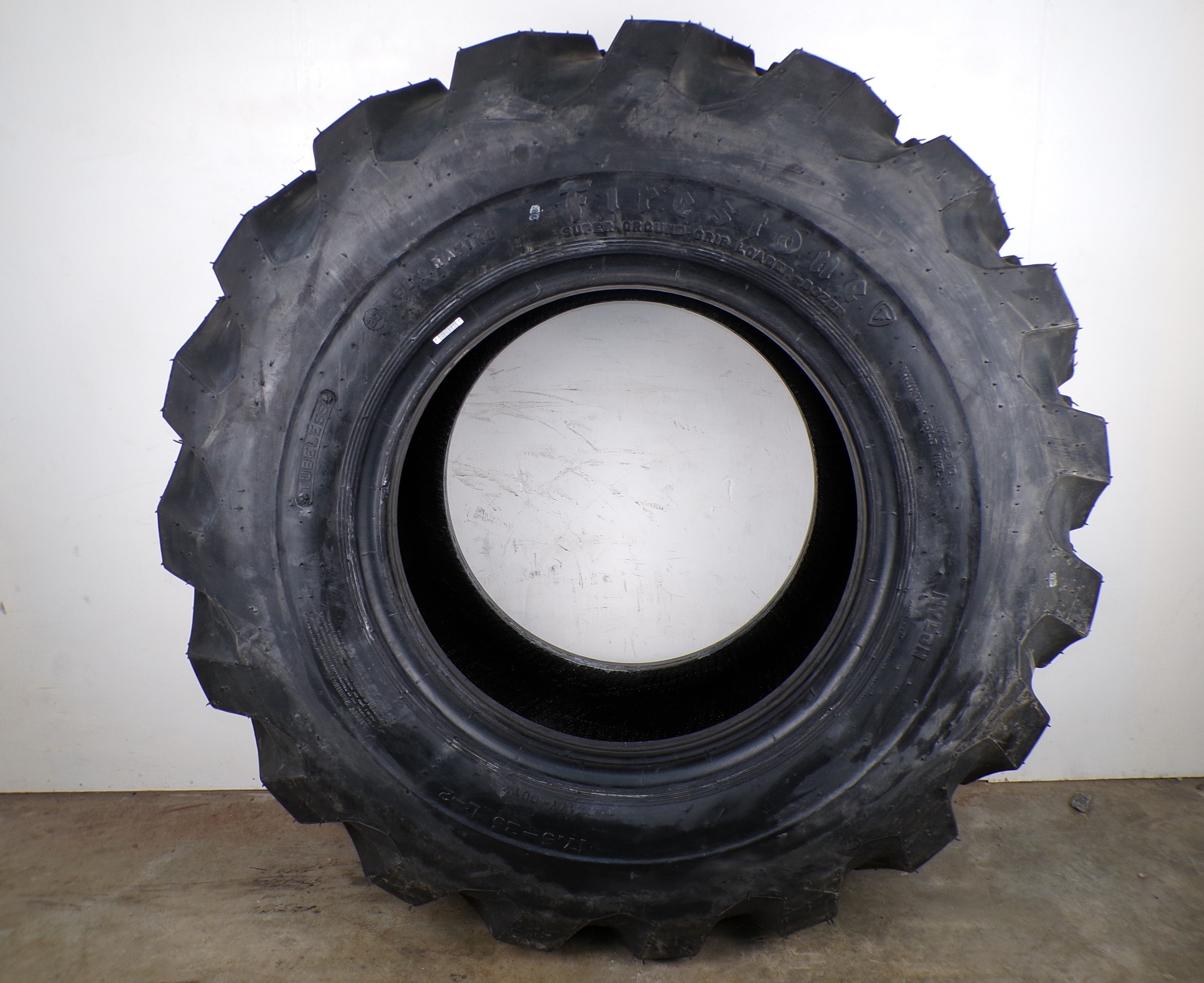 17.5-25 Firestone Super Ground Grip New