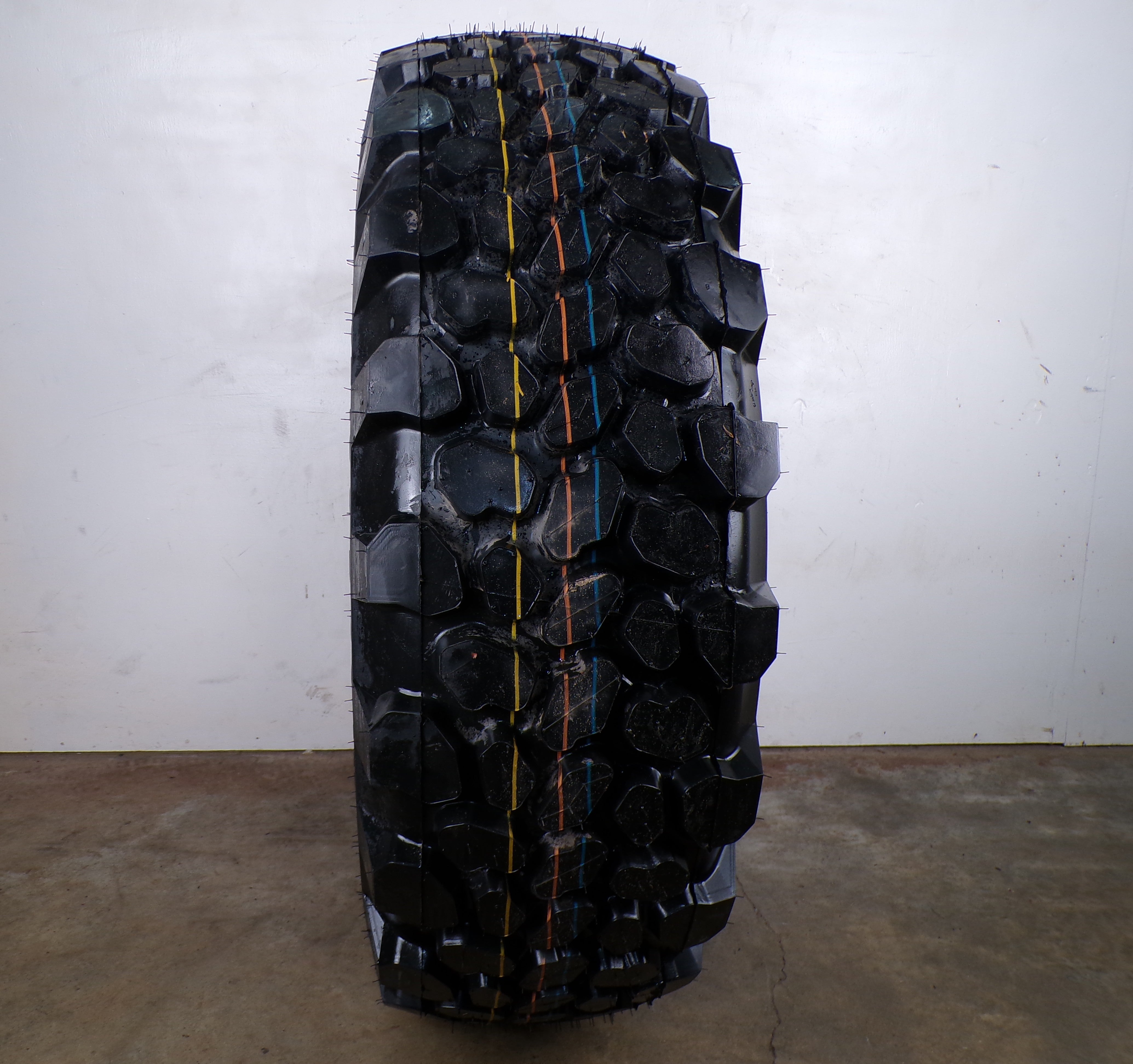 トイガン Conti 335/80R20 Continental MPT81
