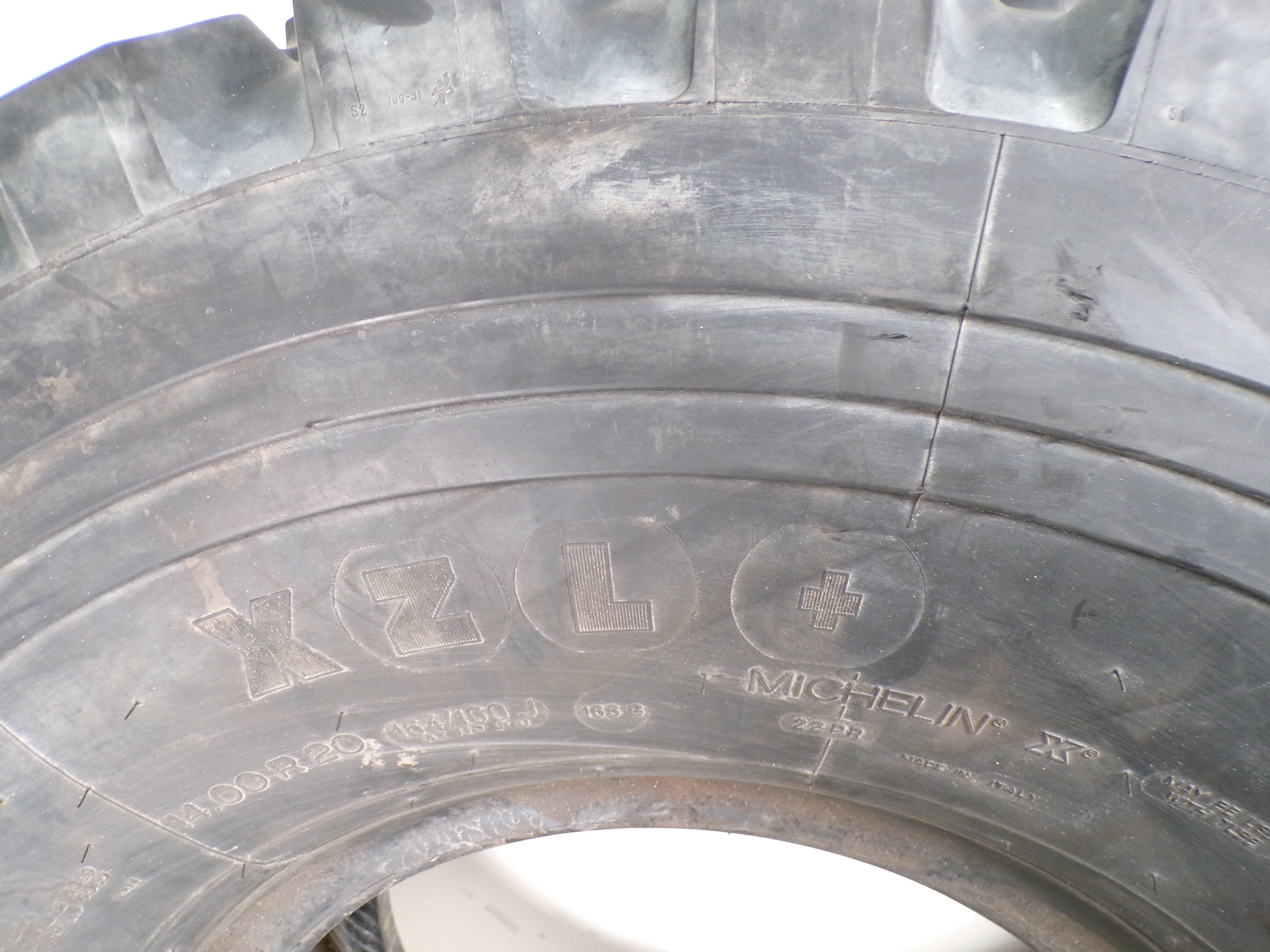 Used 14.00R20 Michelin XZL+   minor oxidation between the treads