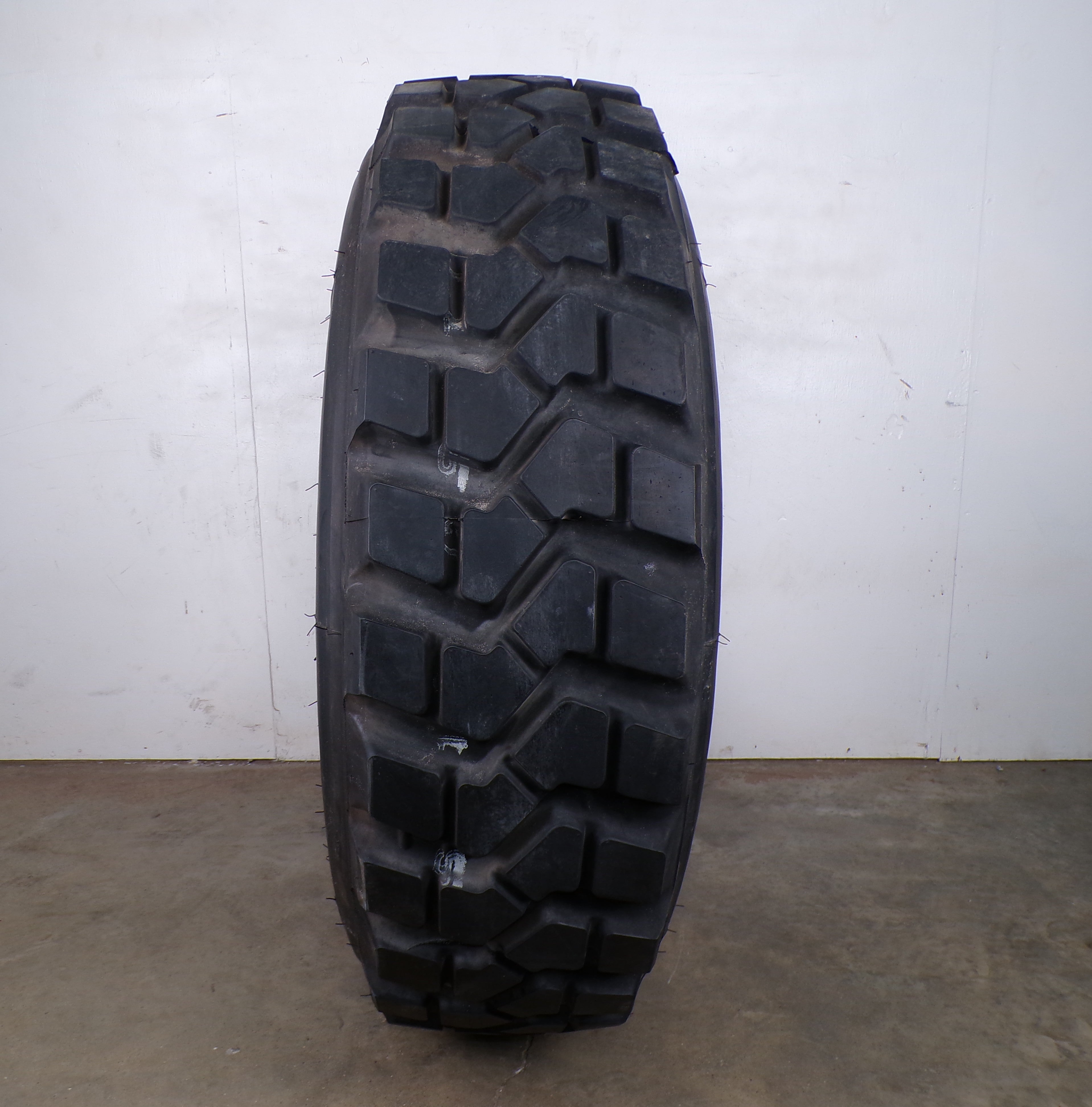 335/80R20 Pirelli Pista Used