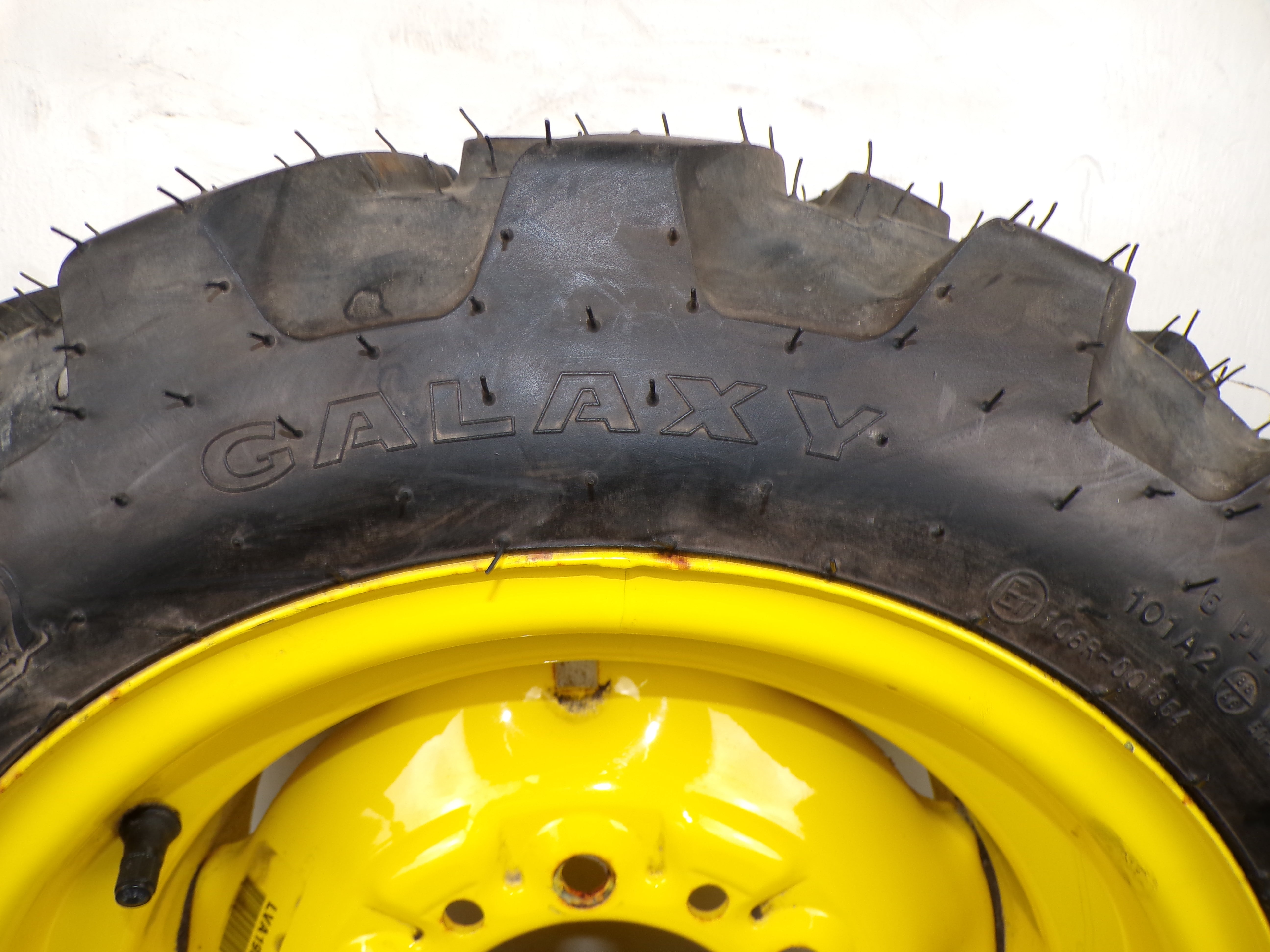 23x8.50-14ss 6 ply Galaxy The Marathoner on John deere wheel