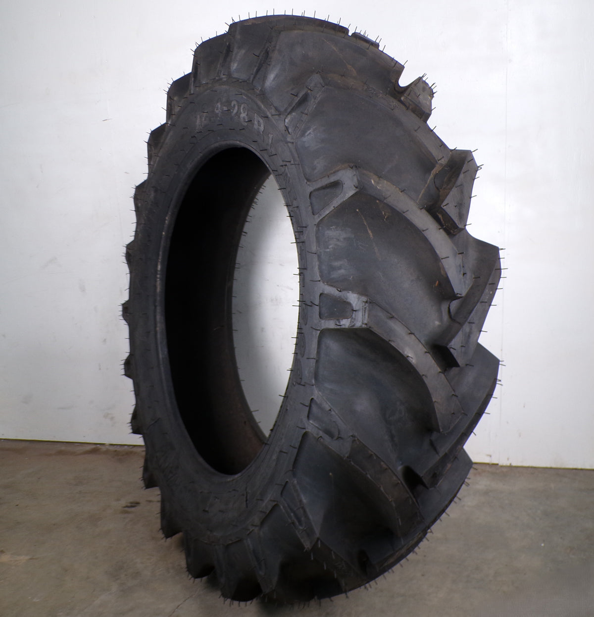 12.4-28 R1 Granit Kirti MRT-329 8ply