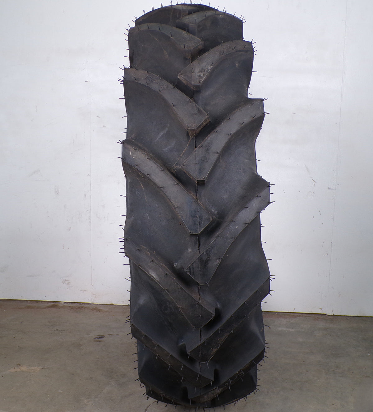 12.4-28 R1 Granit Kirti MRT-329 8ply