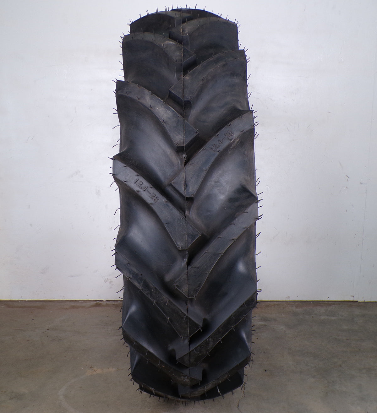 12.4-28 Carlisle Farm Specialist 8ply