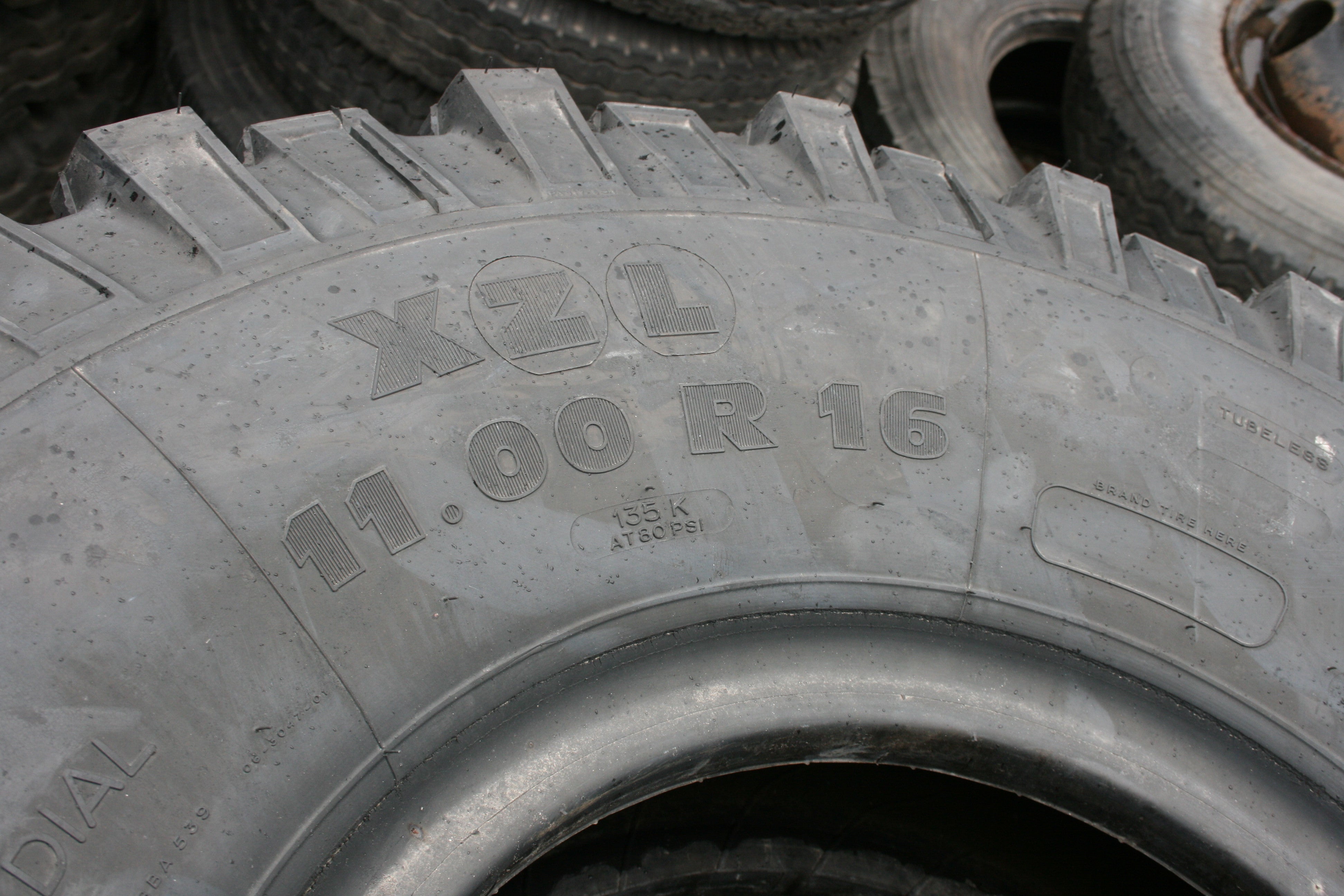 11.00R16 Michelin XZL 135K used