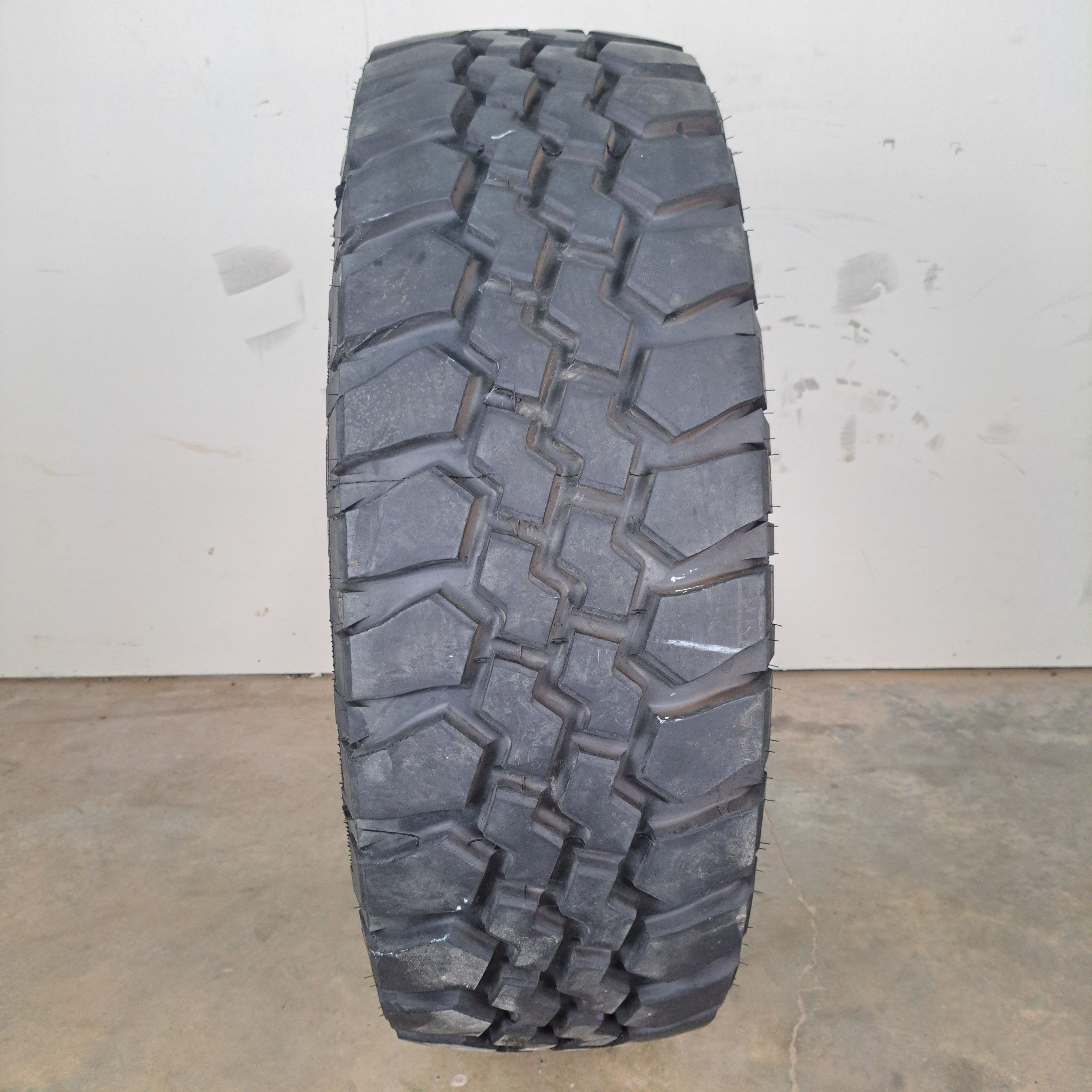 37X12.50R16.5LT BFGoodrich Baja T/A Used